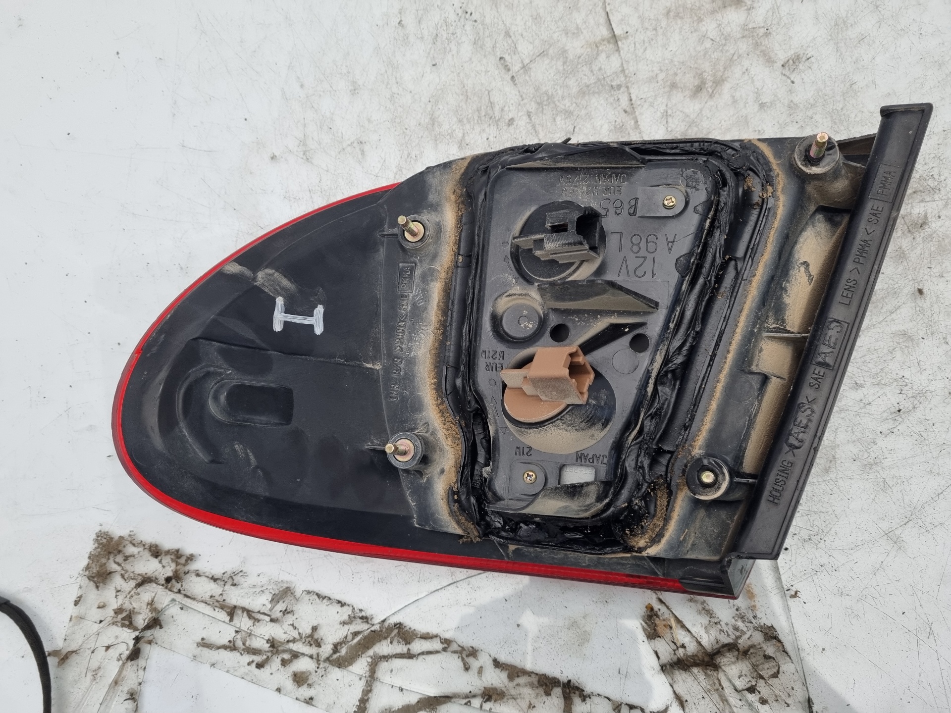 PILOTO TRASERO IZQUIERDO NISSAN ALMERA YD22