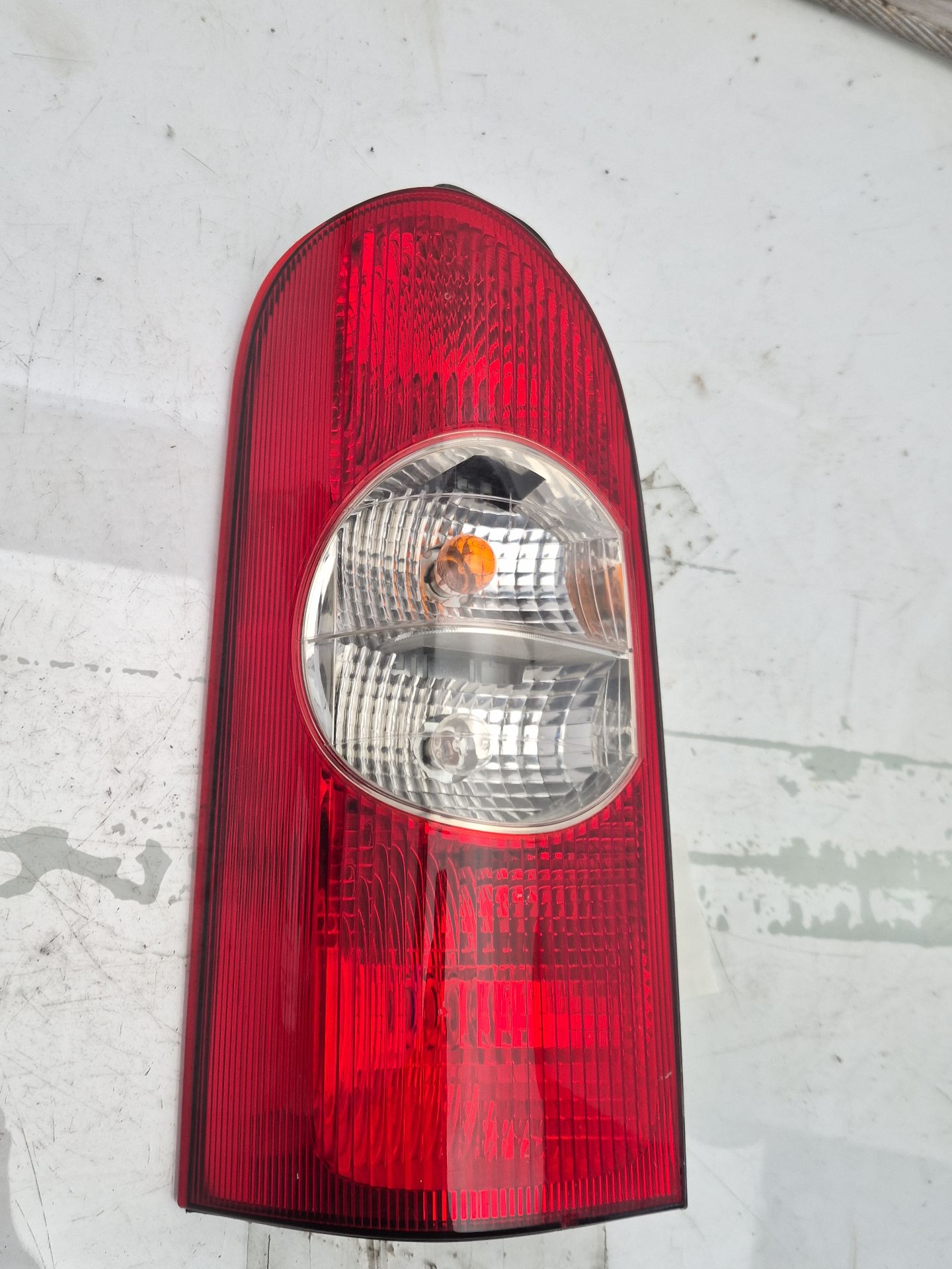 PILOTO TRASERO DERECHO RENAULT MASTER 