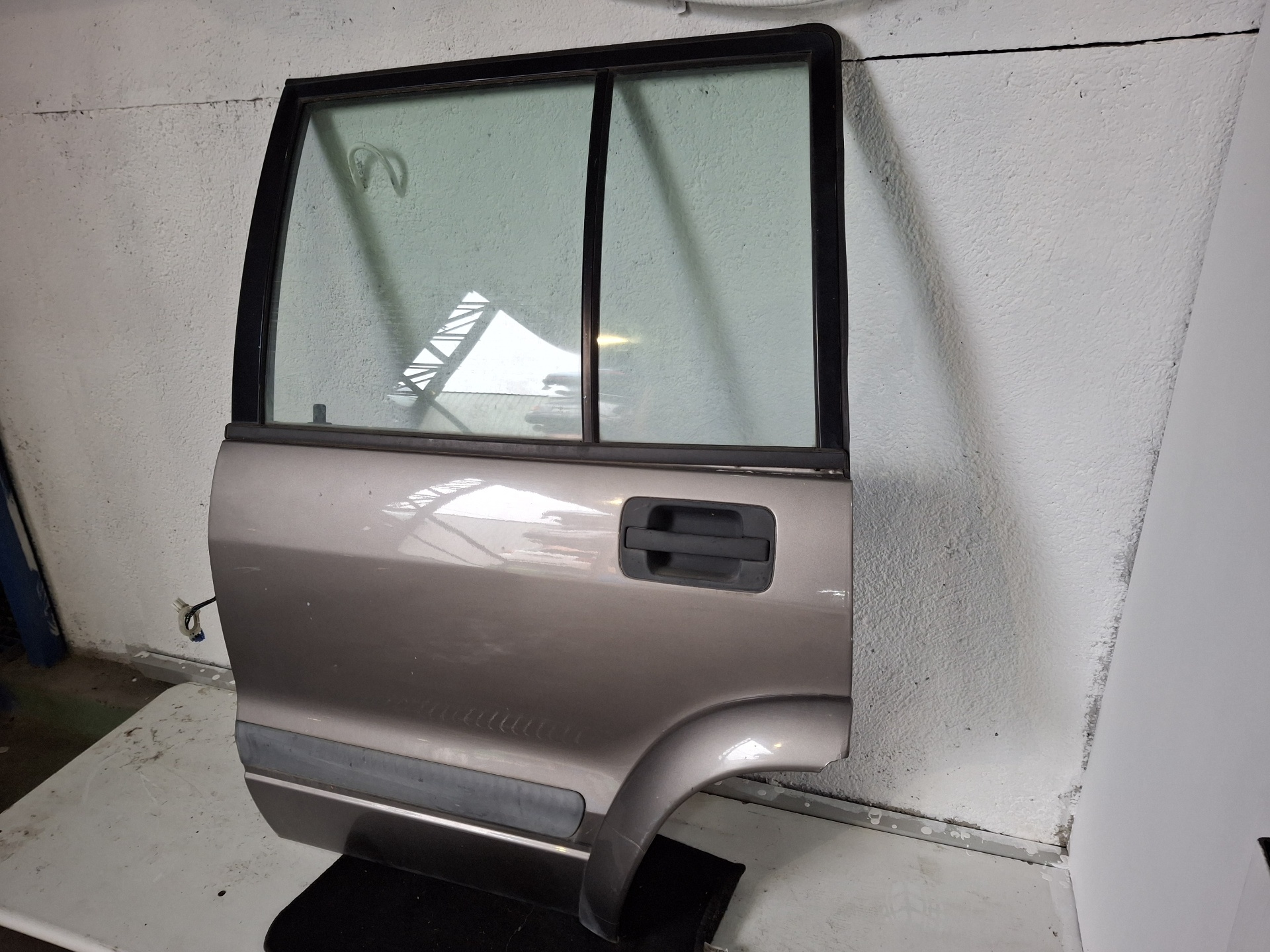 PUERTA TRASERA IZQUIERDA ISUZU TROOPER 4JX1