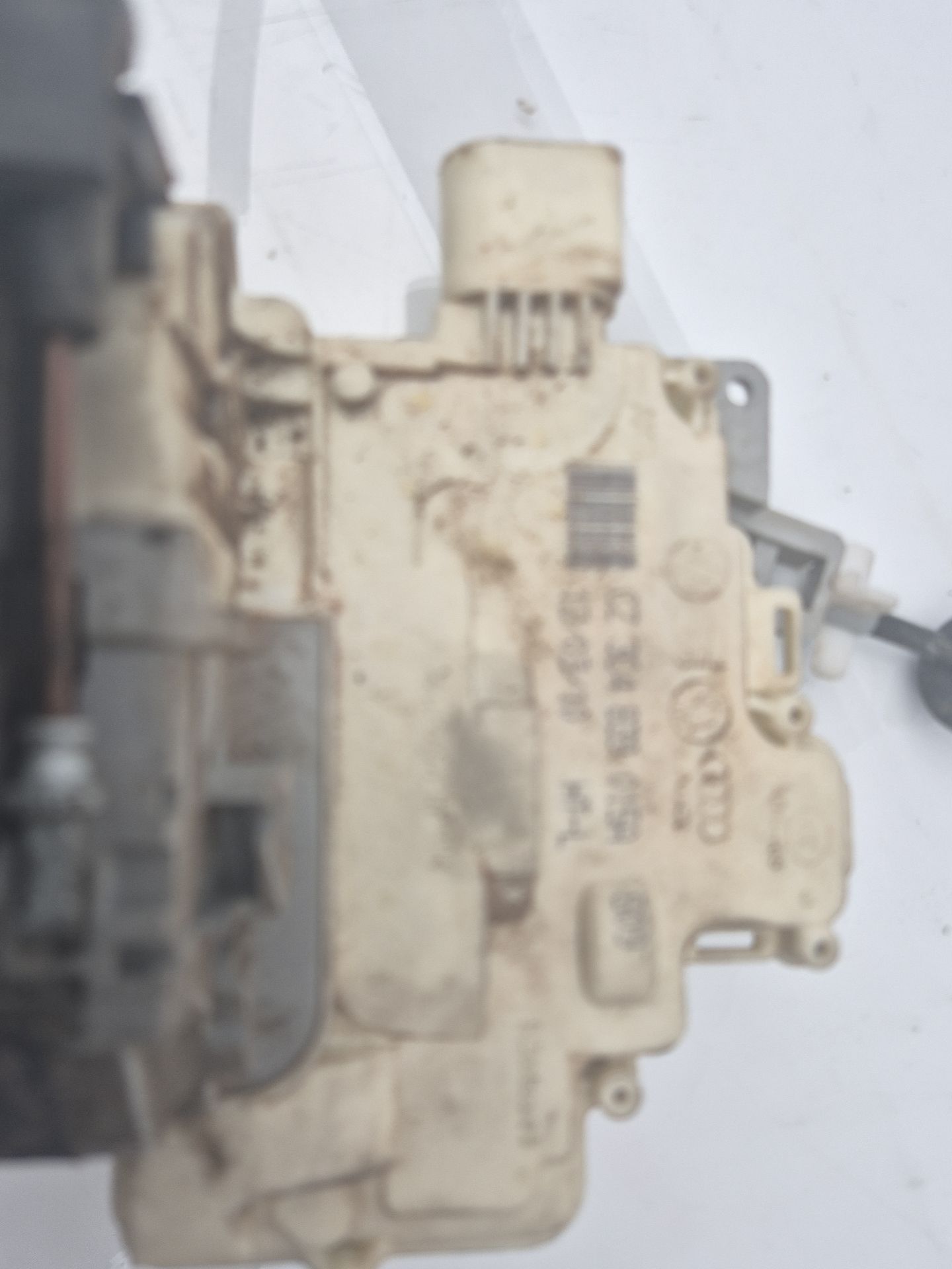 CERRADURA PUERTA TRASERA IZQUIERDA VOLKSWAGEN PASS 