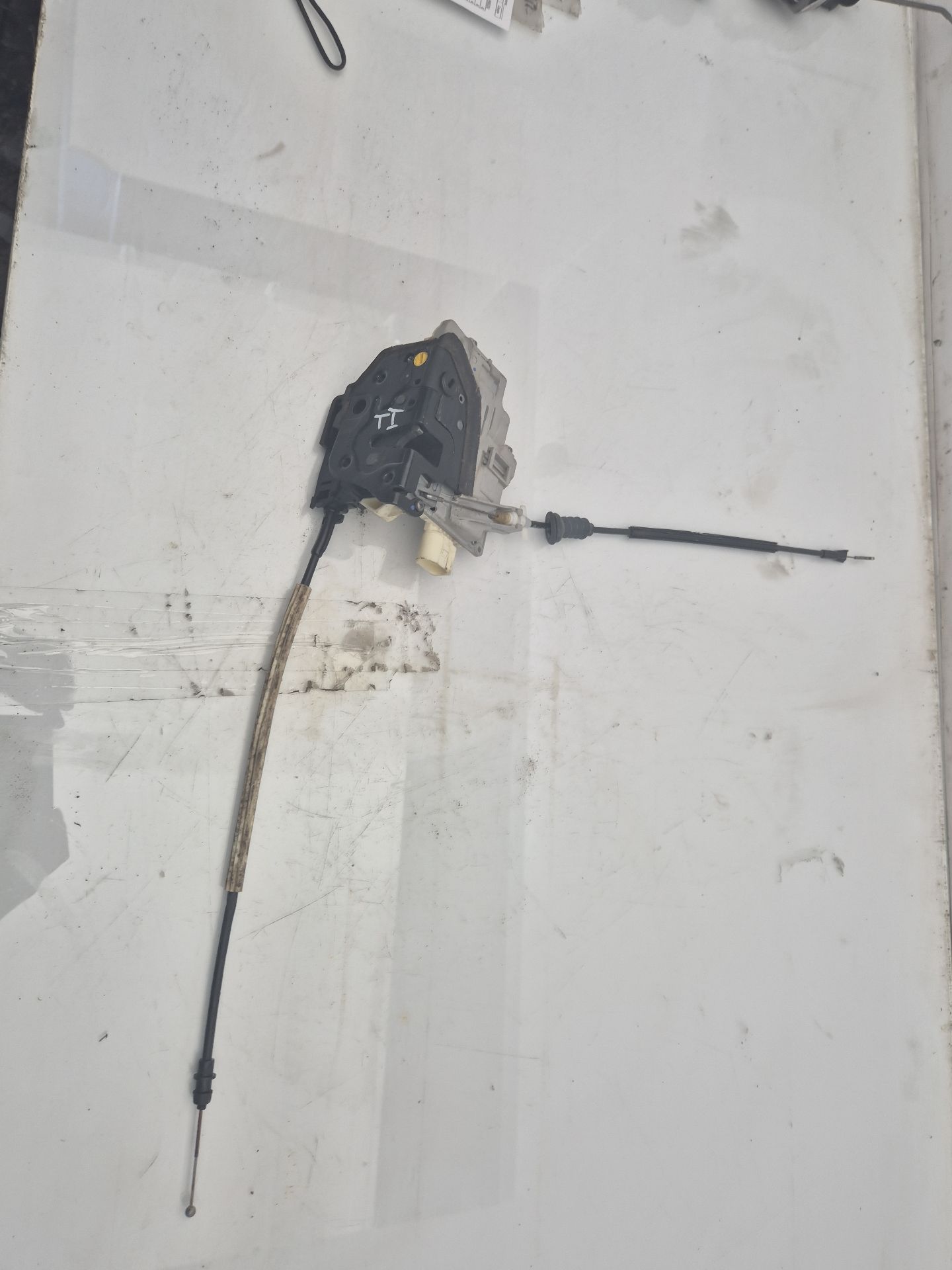 CERRADURA PUERTA TRASERA IZQUIERDA VOLKSWAGEN PASS 