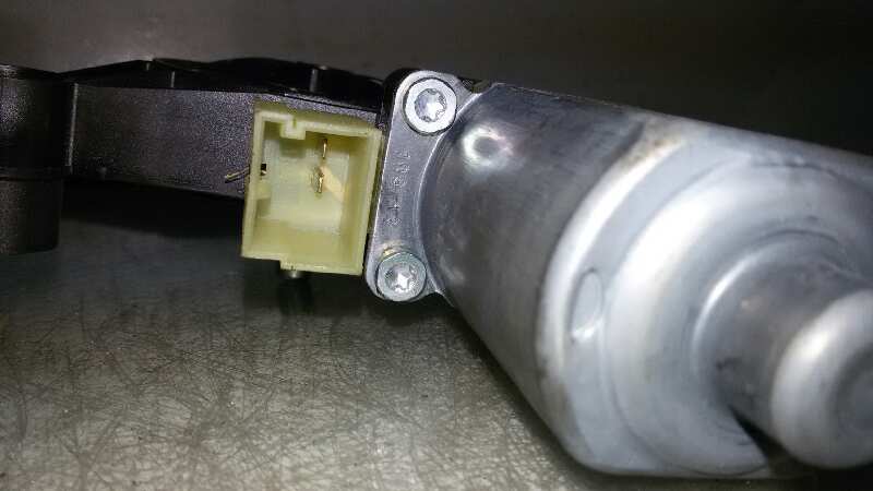 MOTOR ELEVALUNAS DELANTERO DERECHO VOLKSWAGEN GOLF CRB