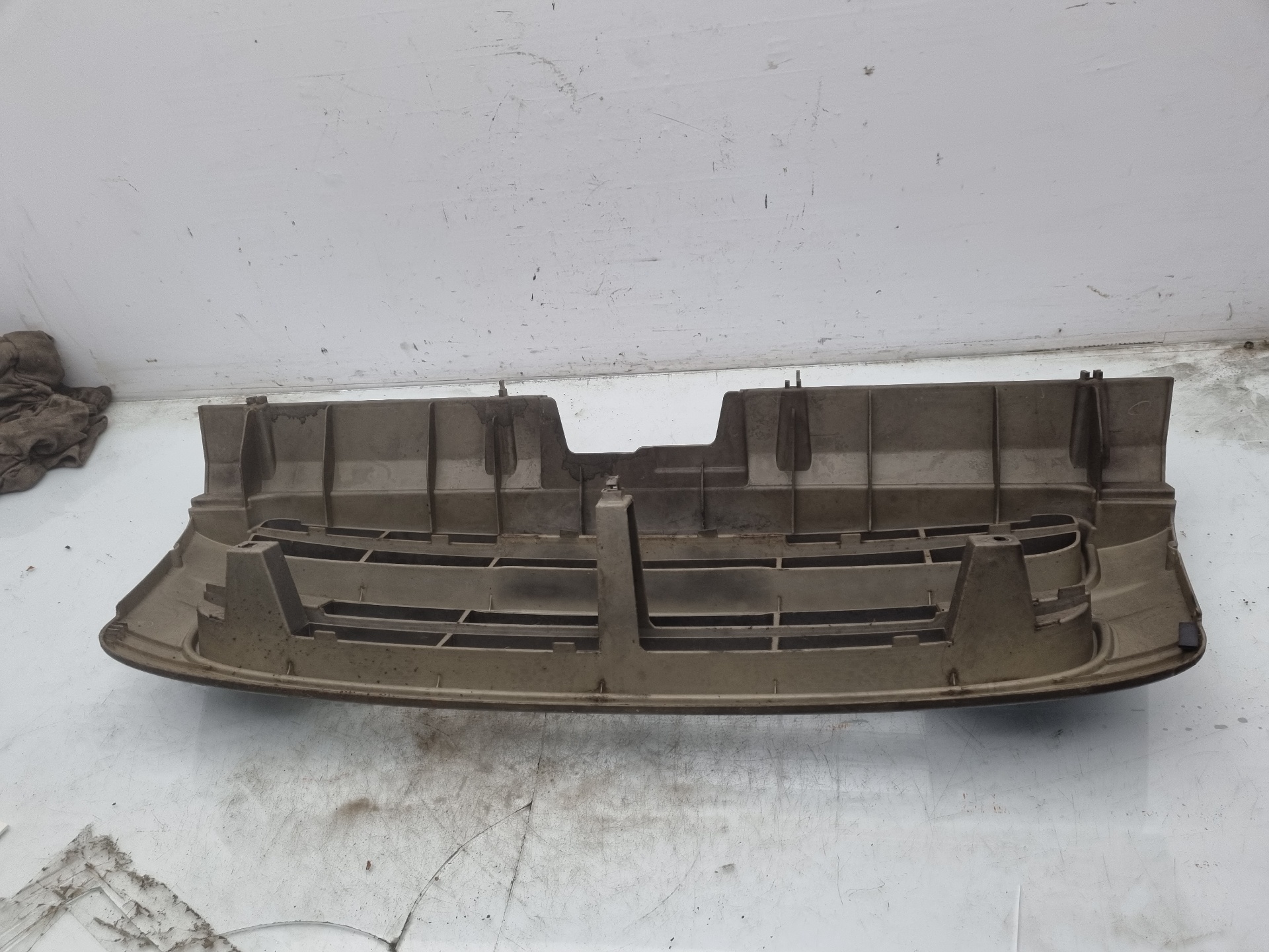 REJILLA DELANTERA ISUZU TROOPER 4JX1