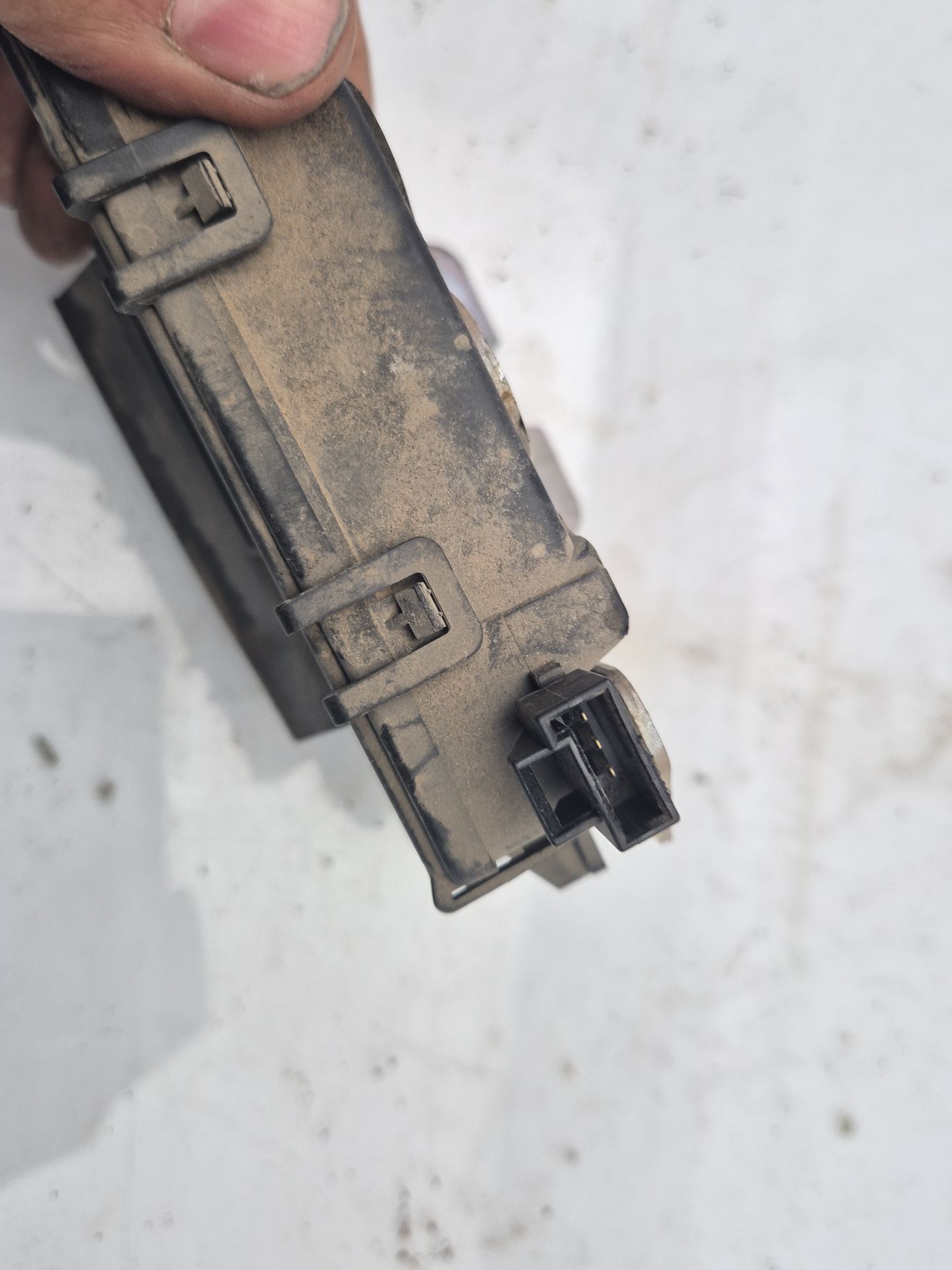 CERRADURA MALETERO / PORTON OPEL ZAFIRA 