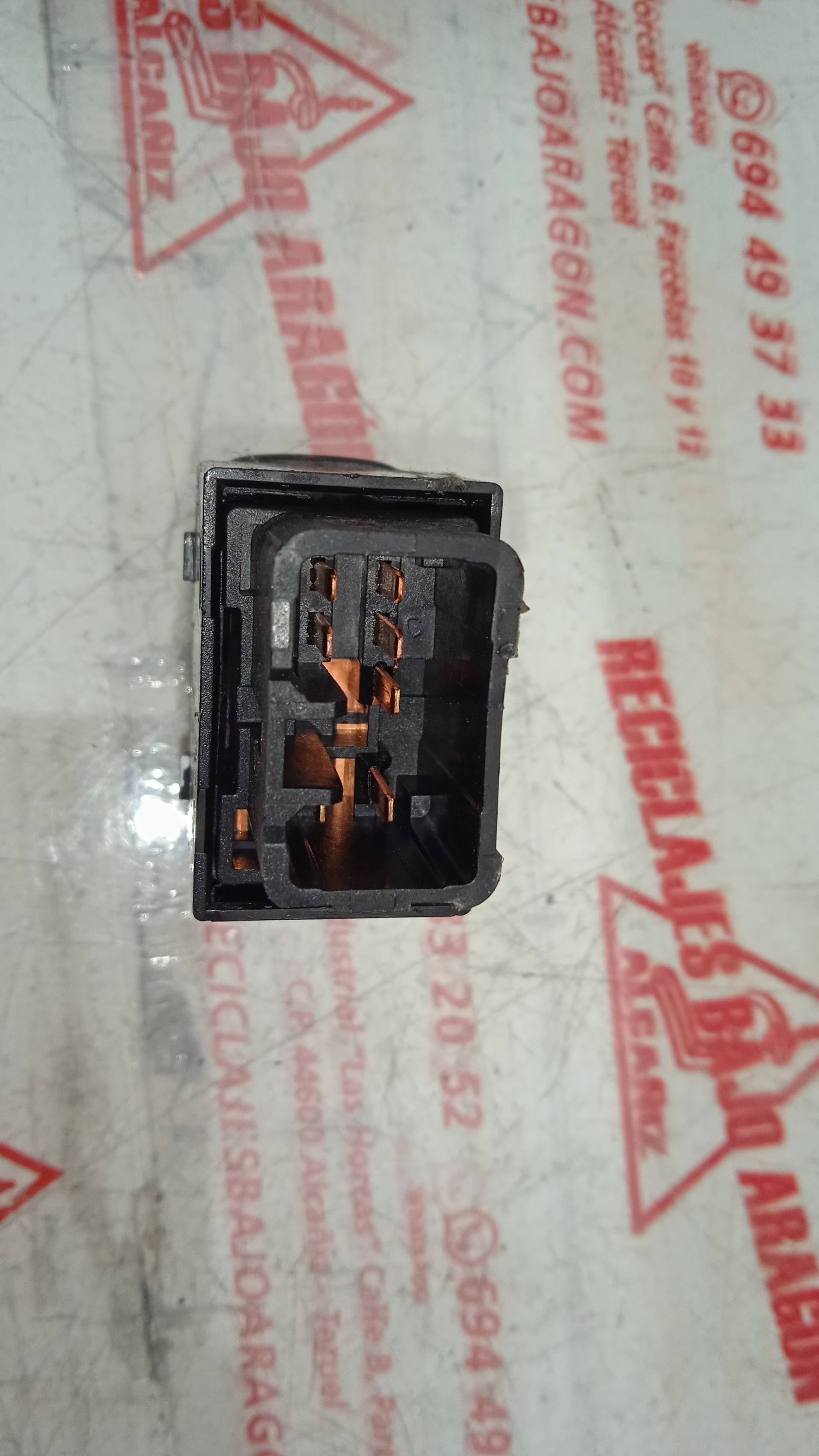 MANDO ELEVALUNAS DELANTERO DERECHO HYUNDAI MATRIX G4EDG