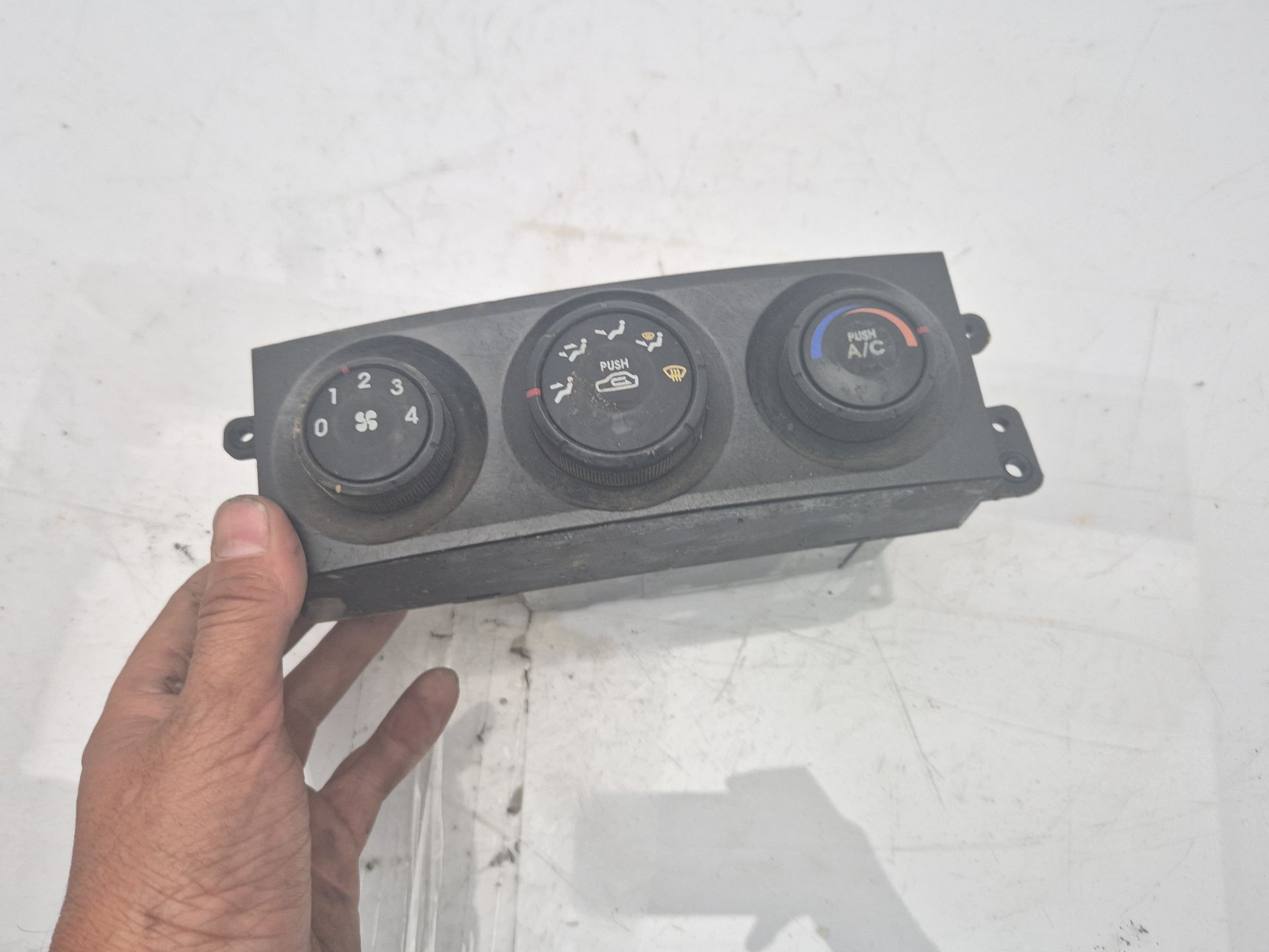 CERRADURA PUERTA DELANTERA DERECHA KIA SORENTO 