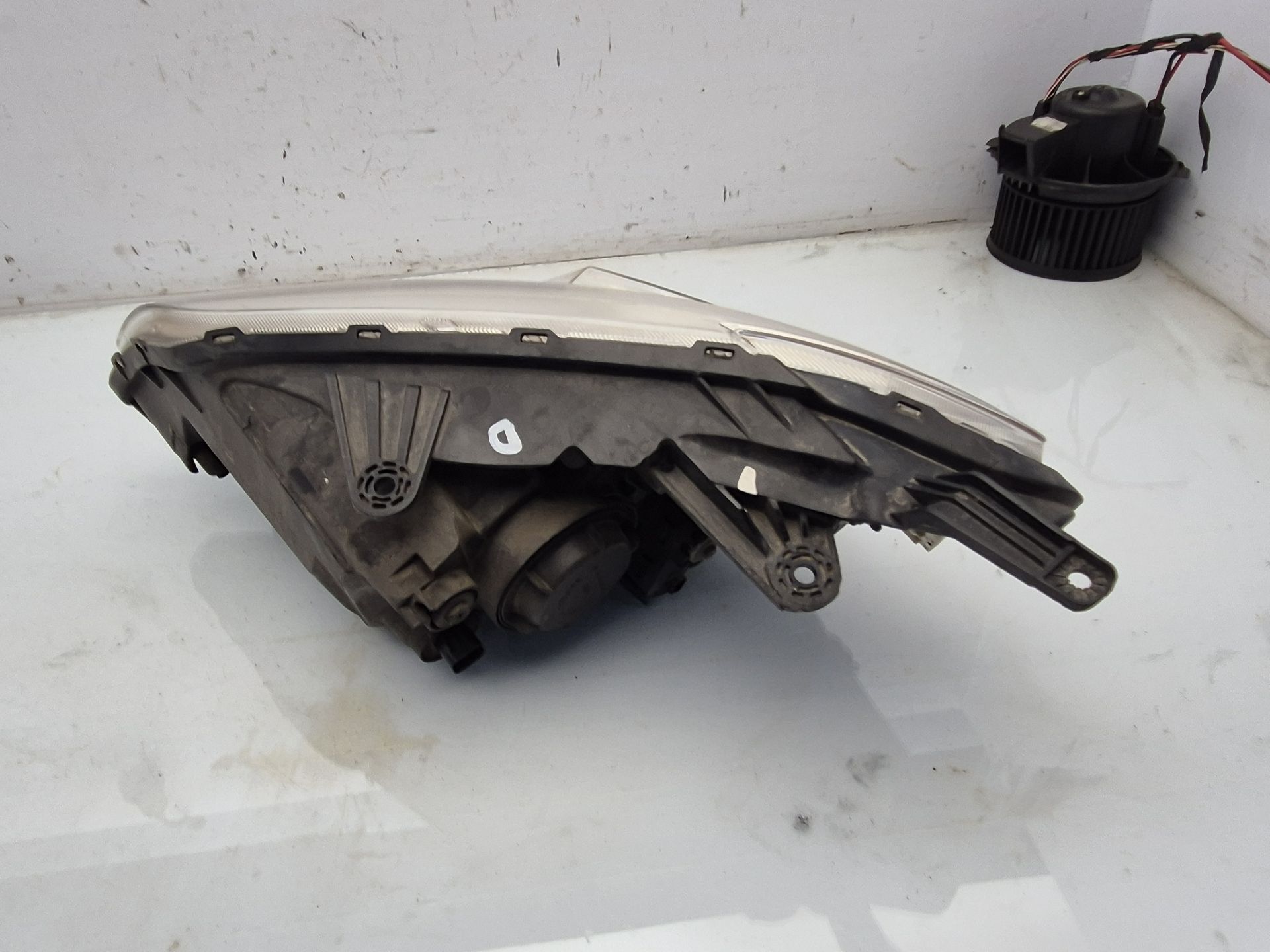 FARO DERECHO SSANGYONG KORANDO 