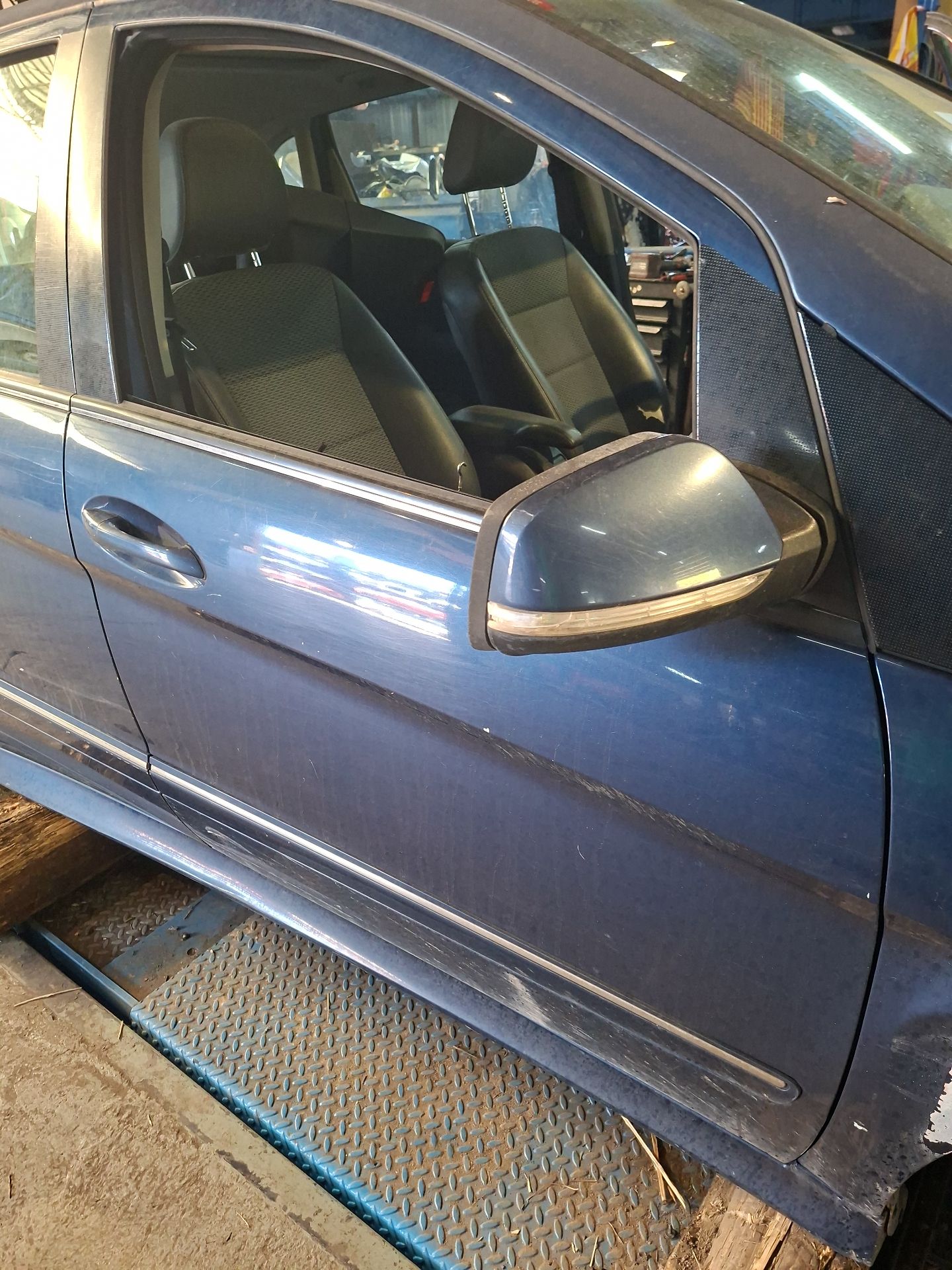 PUERTA DELANTERA DERECHA MERCEDES-BENZ CLASE B 
