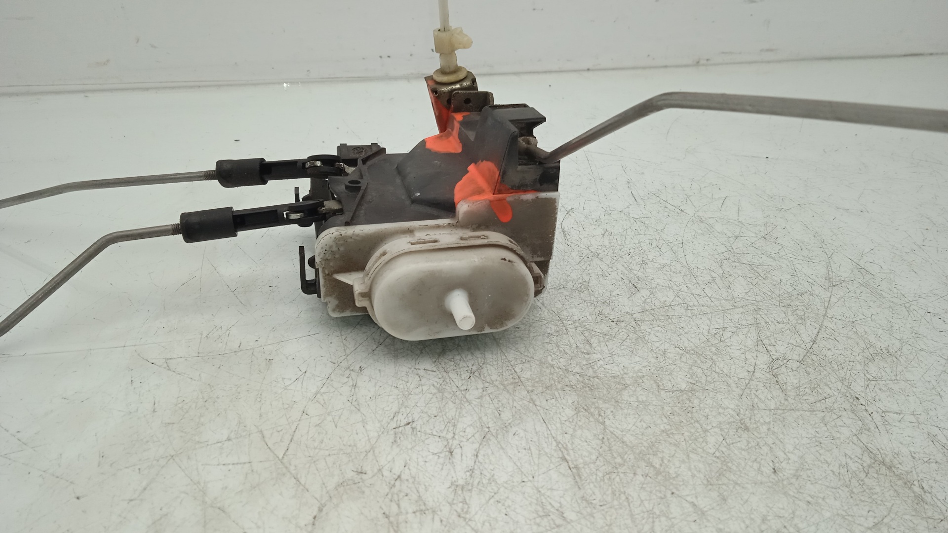 CERRADURA PUERTA DELANTERA IZQUIERDA AUDI 100 AAH