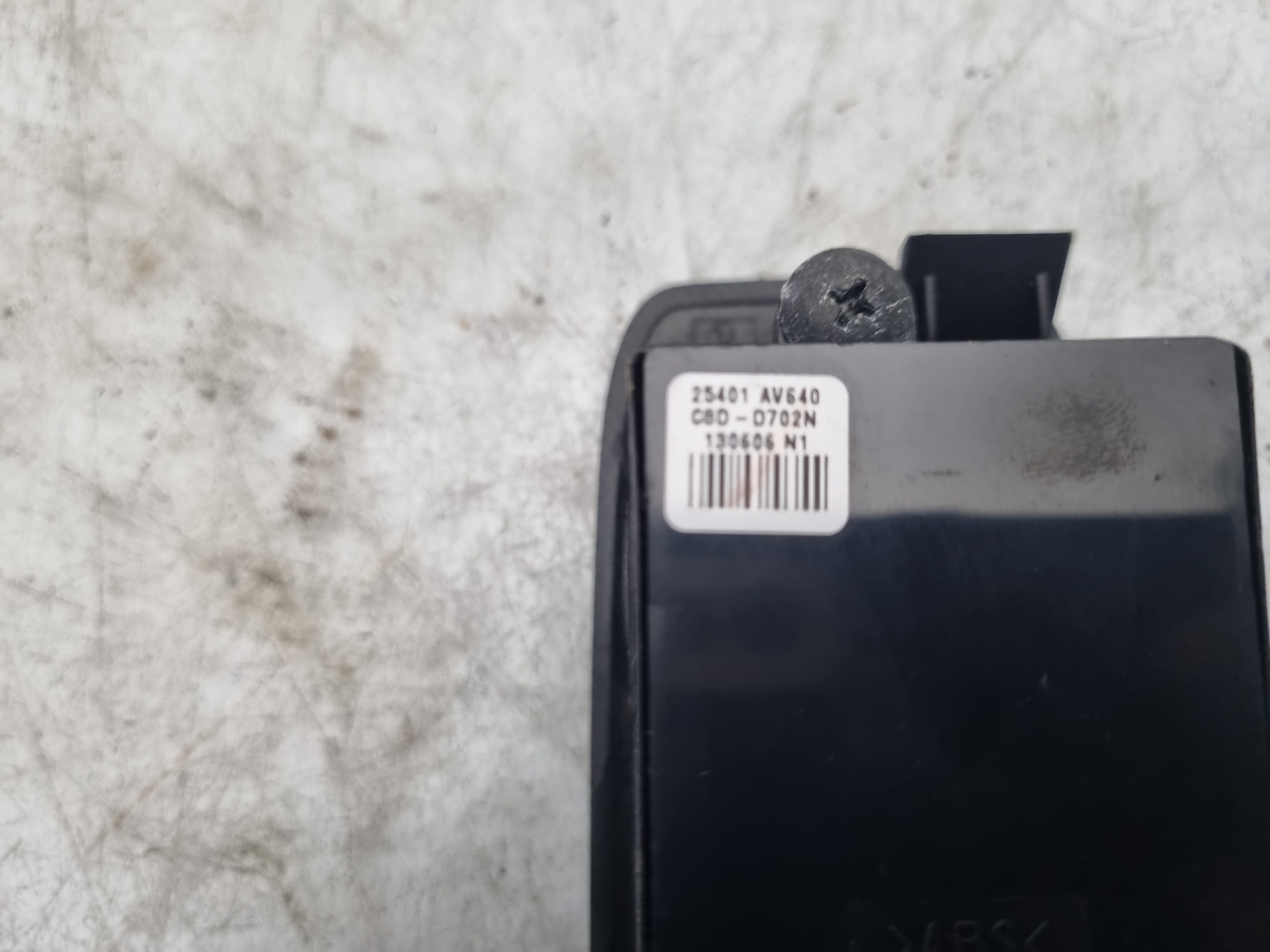 MANDO ELEVALUNAS DELANTERO IZQUIERDO NISSAN PRIMER QG18DE