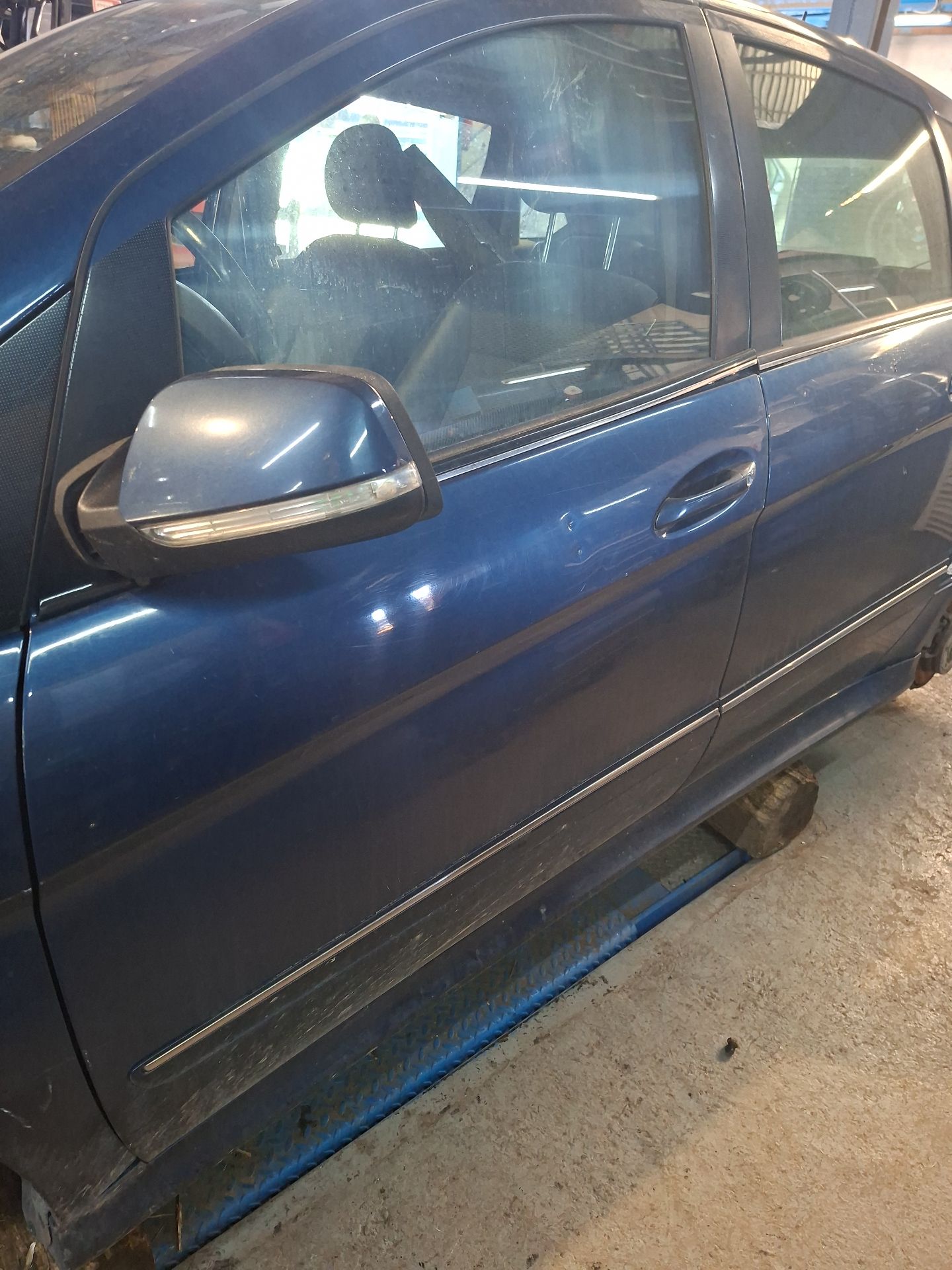 PUERTA DELANTERA IZQUIERDA MERCEDES-BENZ CLASE B 