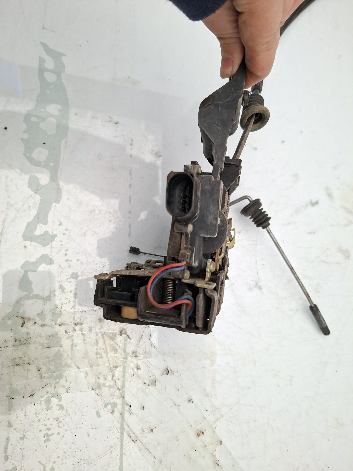 CERRADURA PUERTA DELANTERA DERECHA VOLKSWAGEN GOLF 