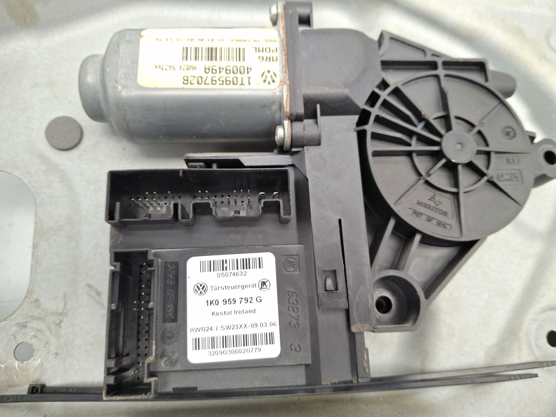 ELEVALUNAS DELANTERO DERECHO VOLKSWAGEN TOURAN 