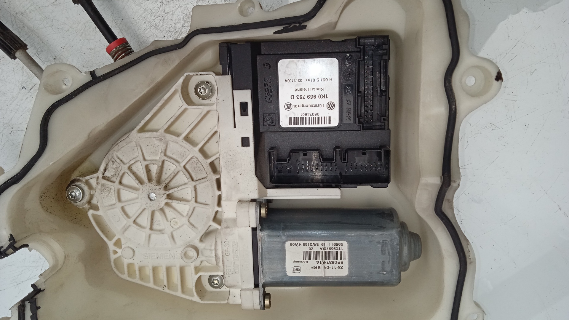 ELEVALUNAS DELANTERO IZQUIERDO SEAT TOLEDO BKD