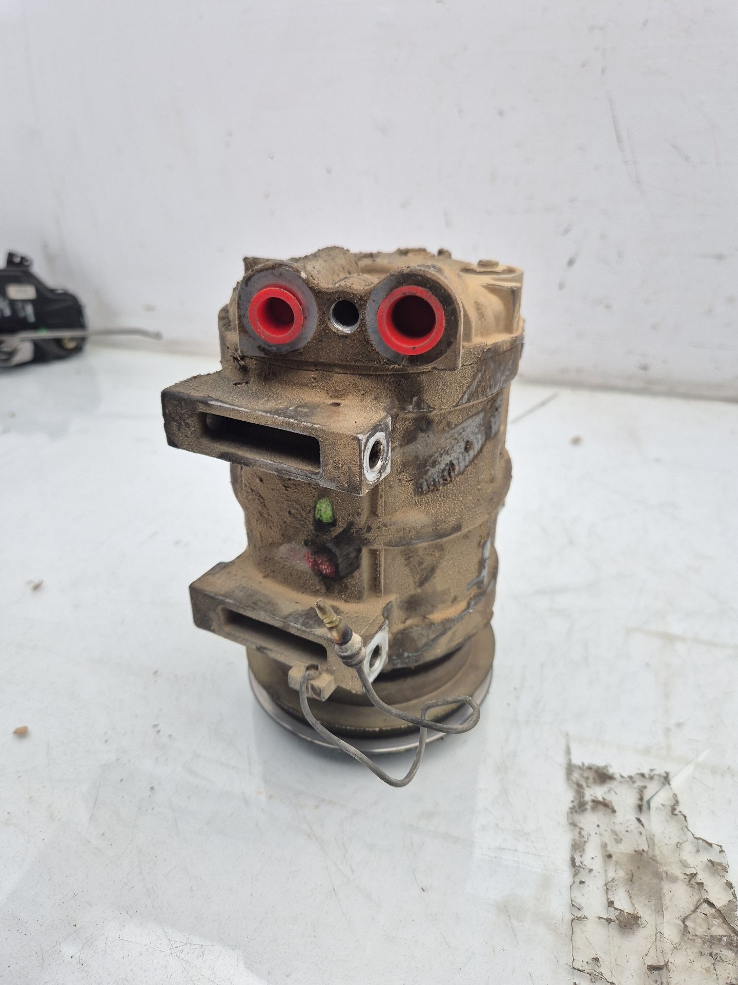 COMPRESOR AIRE ACONDICIONADO MITSUBISHI L200 