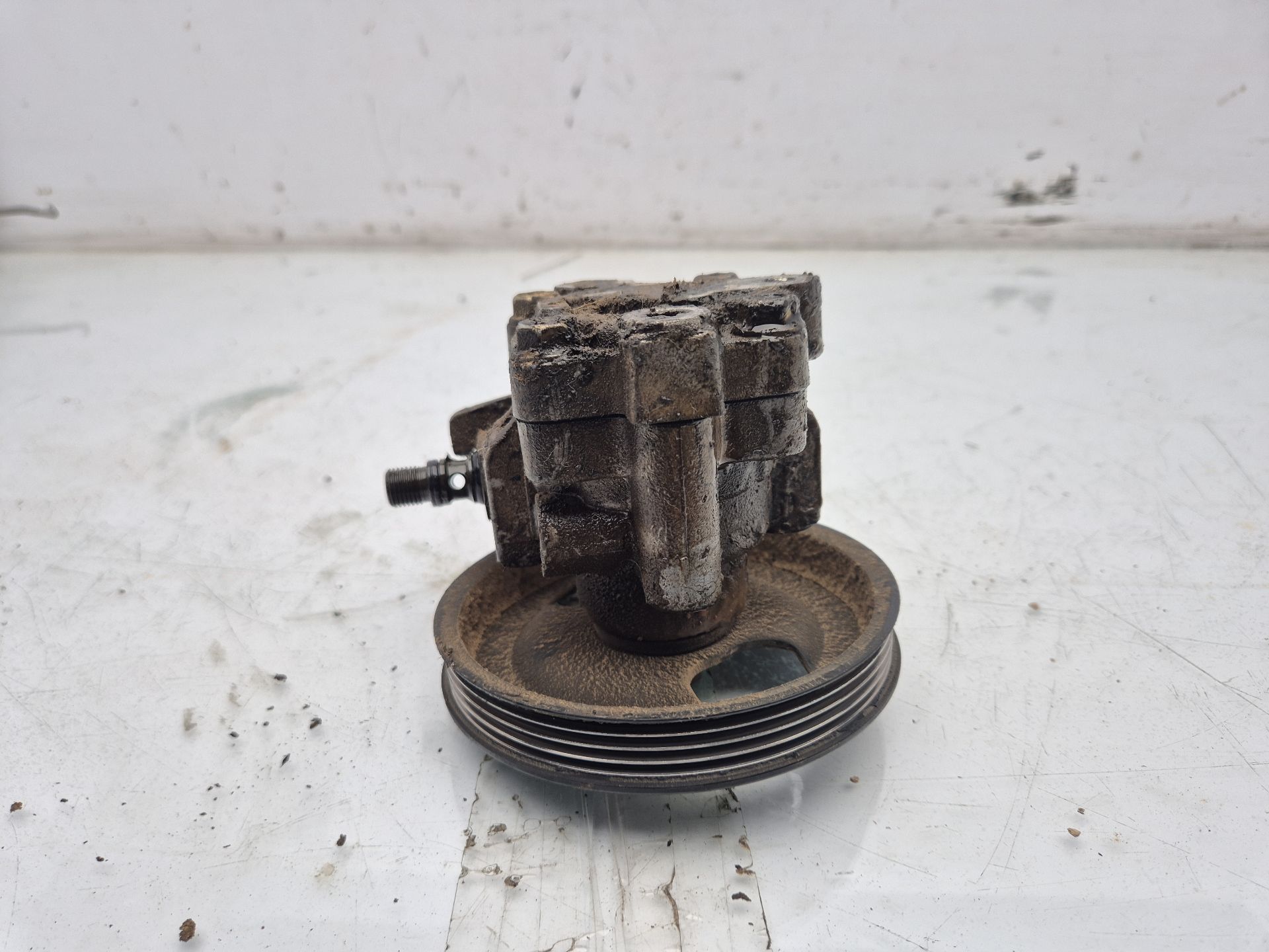 BOMBA DIRECCION MITSUBISHI L200 