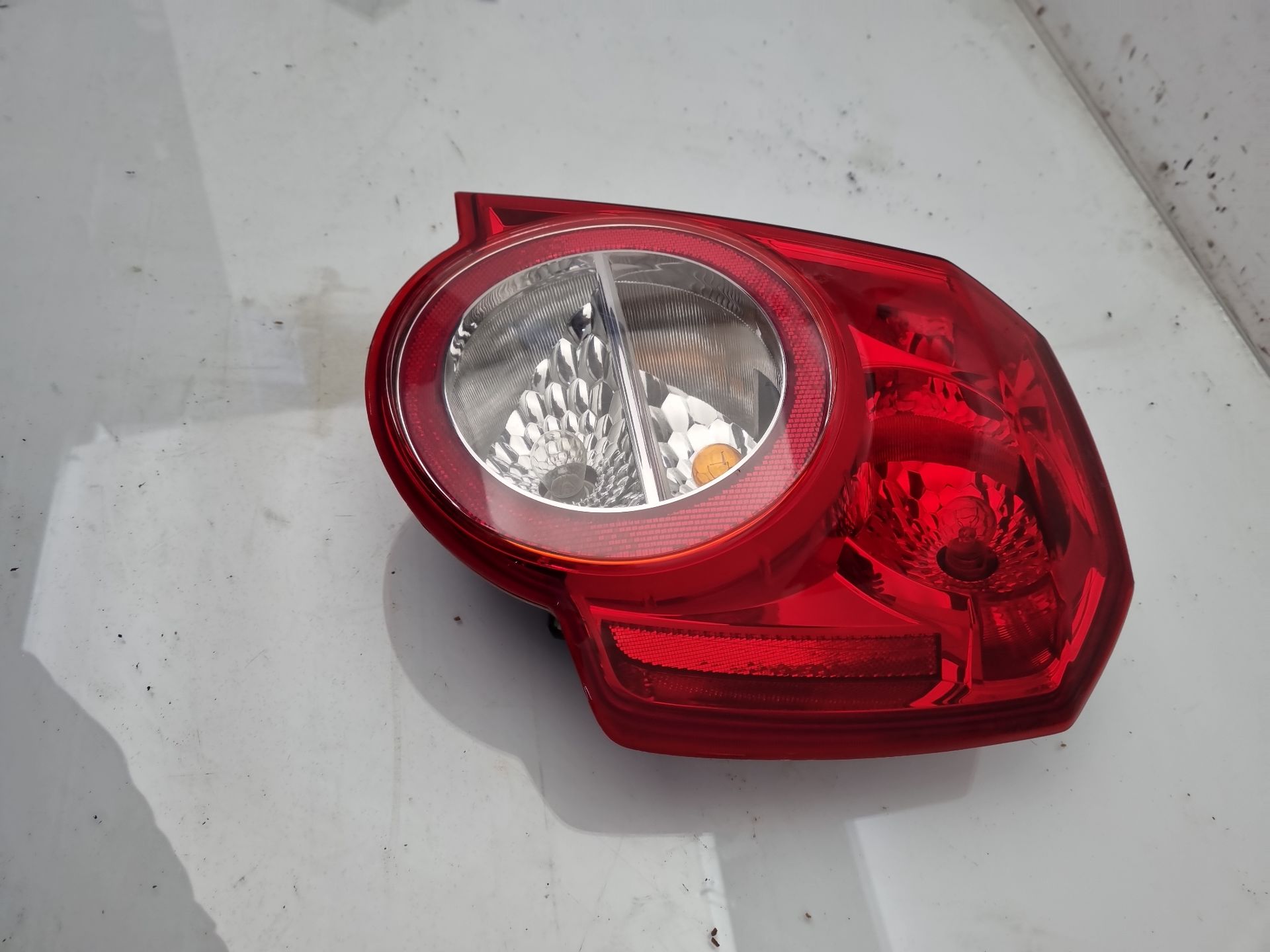 PILOTO TRASERO DERECHO CHEVROLET AVEO 