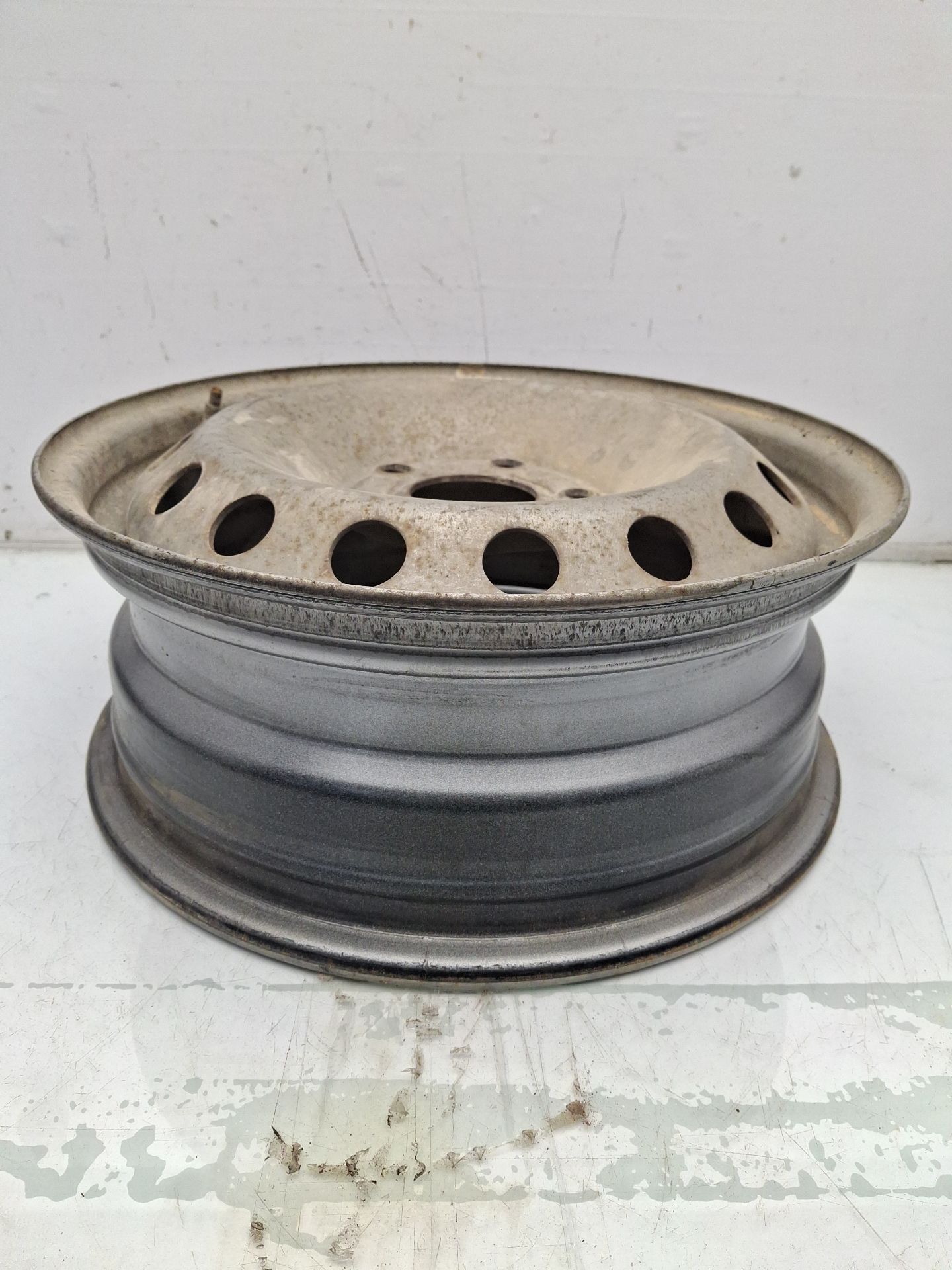 LLANTA NISSAN PRIMASTAR 