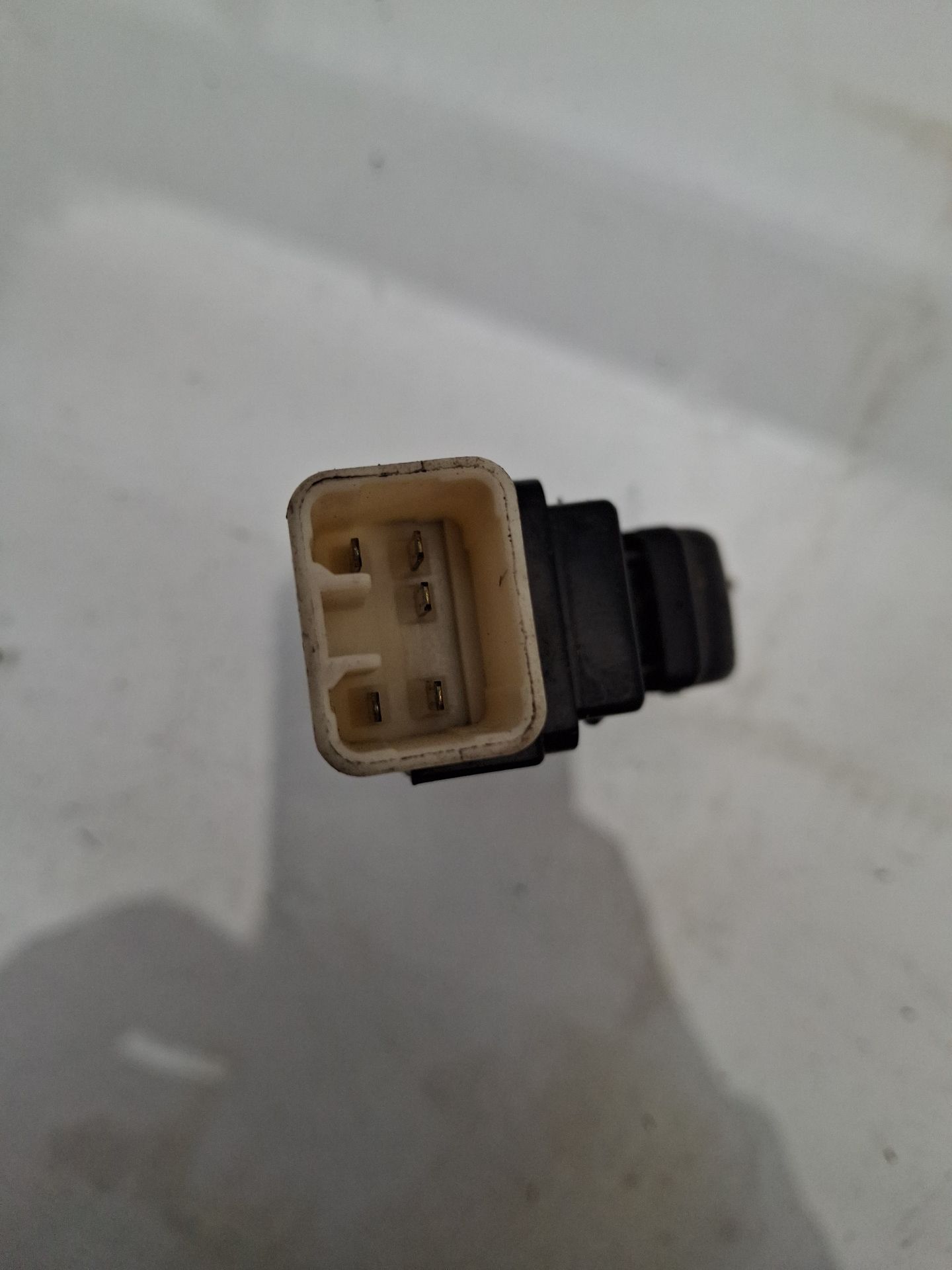 MANDO ELEVALUNAS DELANTERO DERECHO CHEVROLET AVEO 