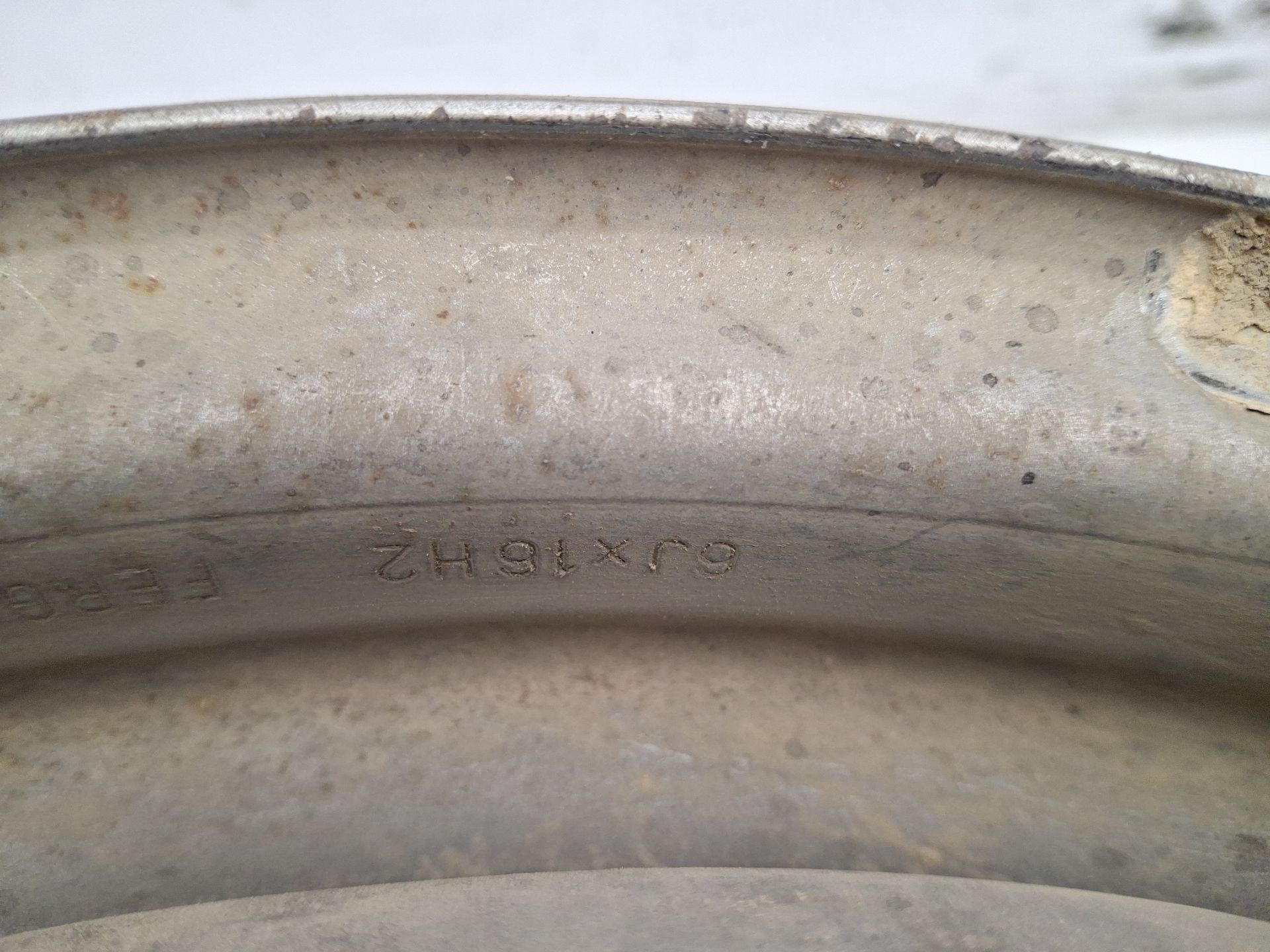 LLANTA NISSAN PRIMASTAR 