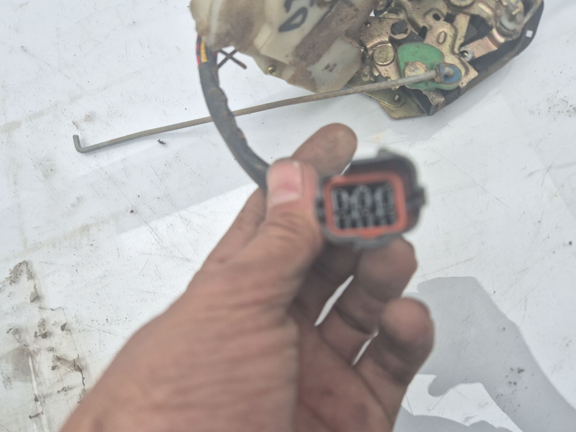 CERRADURA PUERTA DELANTERA IZQUIERDA KIA SORENTO 