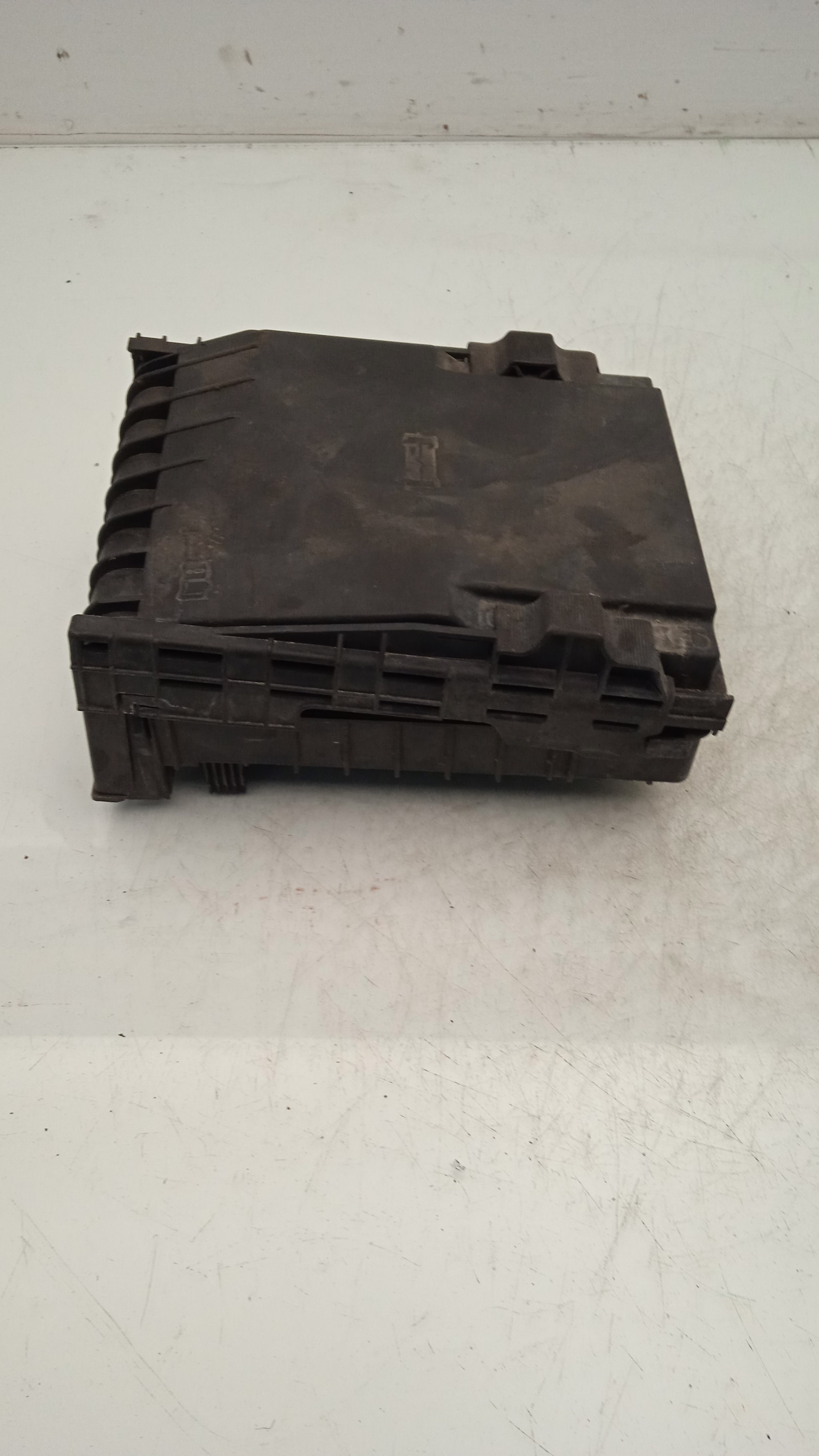 CAJA RELES / FUSIBLES VOLKSWAGEN GOLF CAY