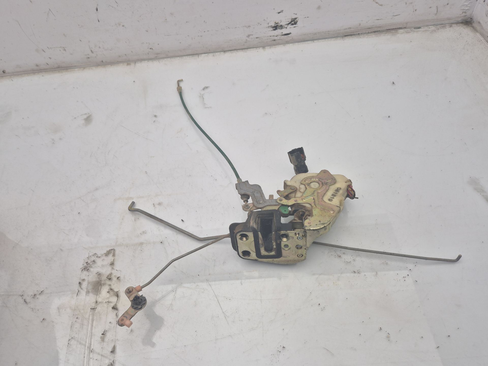 CERRADURA PUERTA DELANTERA IZQUIERDA KIA SORENTO 