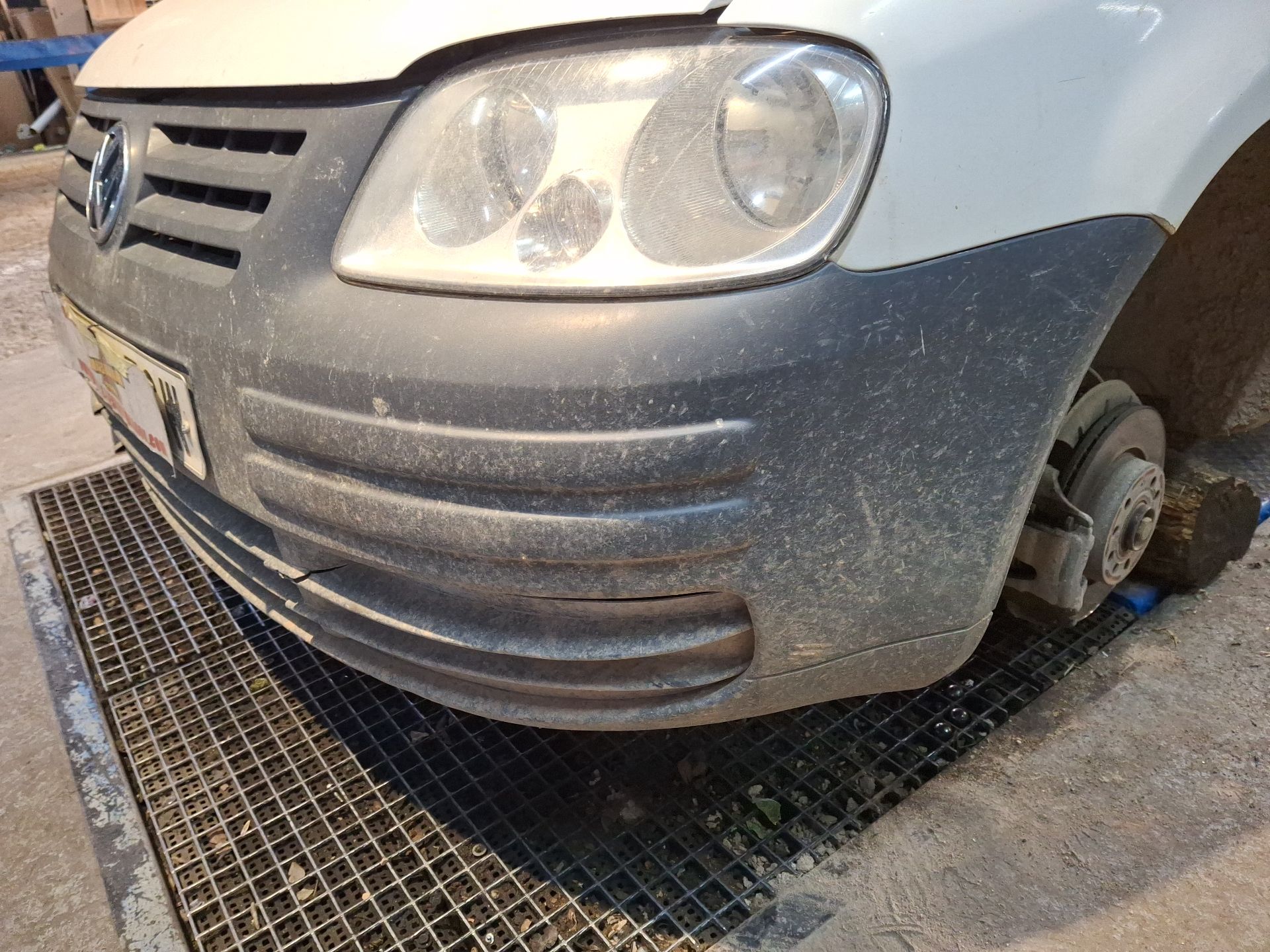 PARAGOLPES DELANTERO VOLKSWAGEN CADDY 