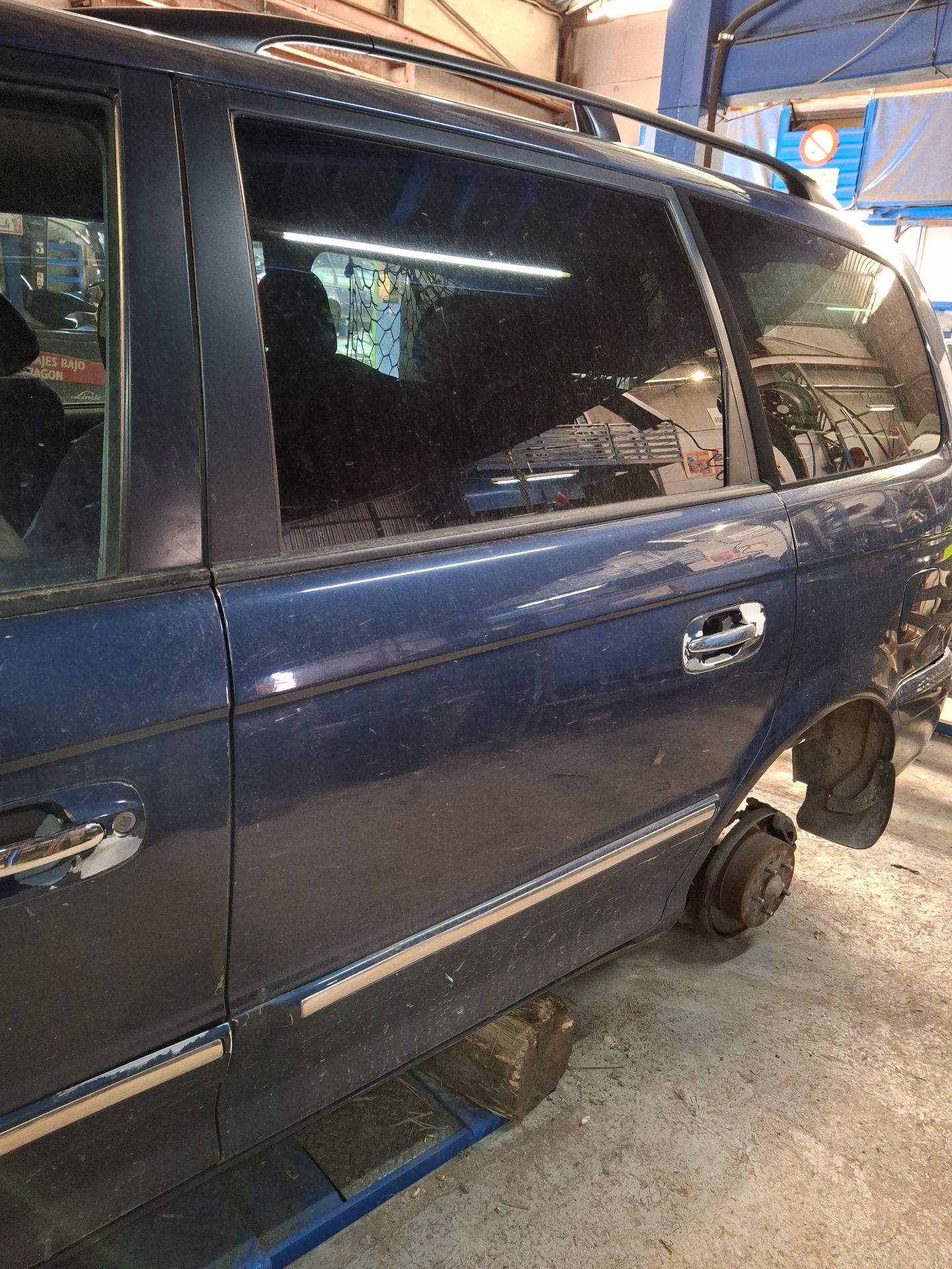 PUERTA TRASERA IZQUIERDA HYUNDAI TRAJET 