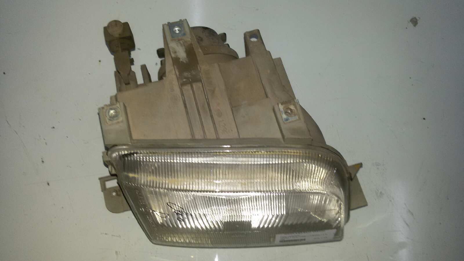 FARO DERECHO RENAULT CLIO C3G720