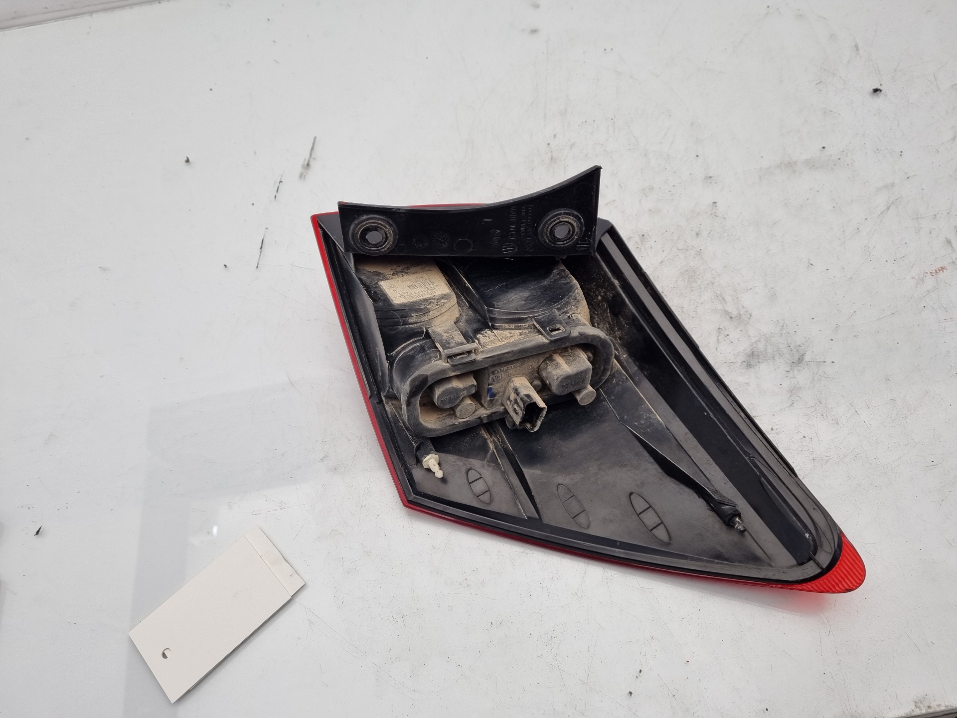 PILOTO TRASERO IZQUIERDO NISSAN QASHQAI M9R