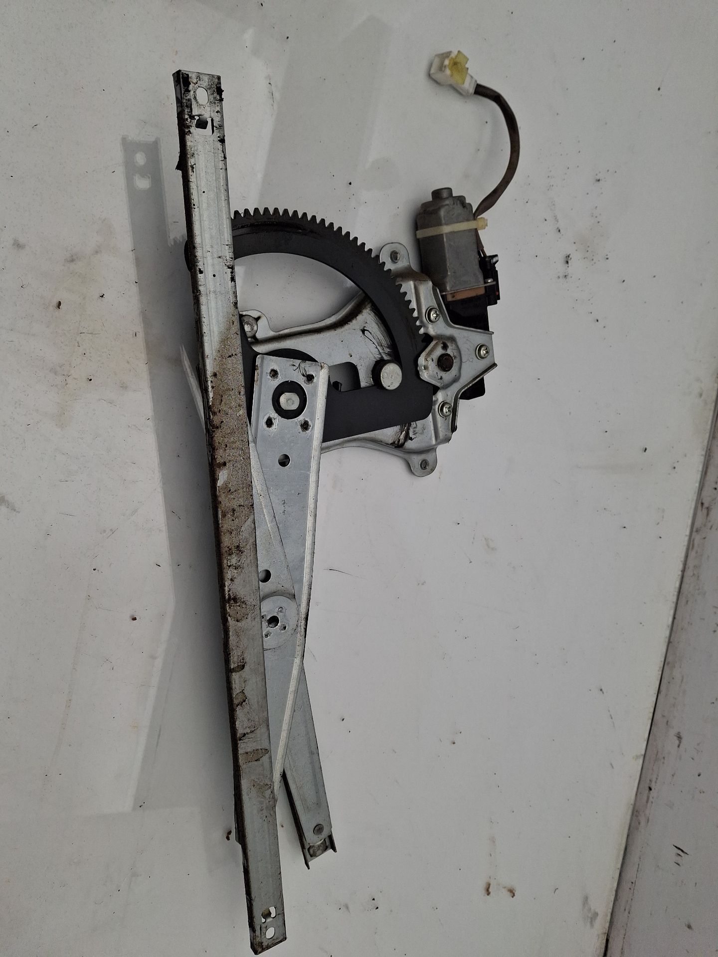 ELEVALUNAS DELANTERO DERECHO CHEVROLET AVEO 