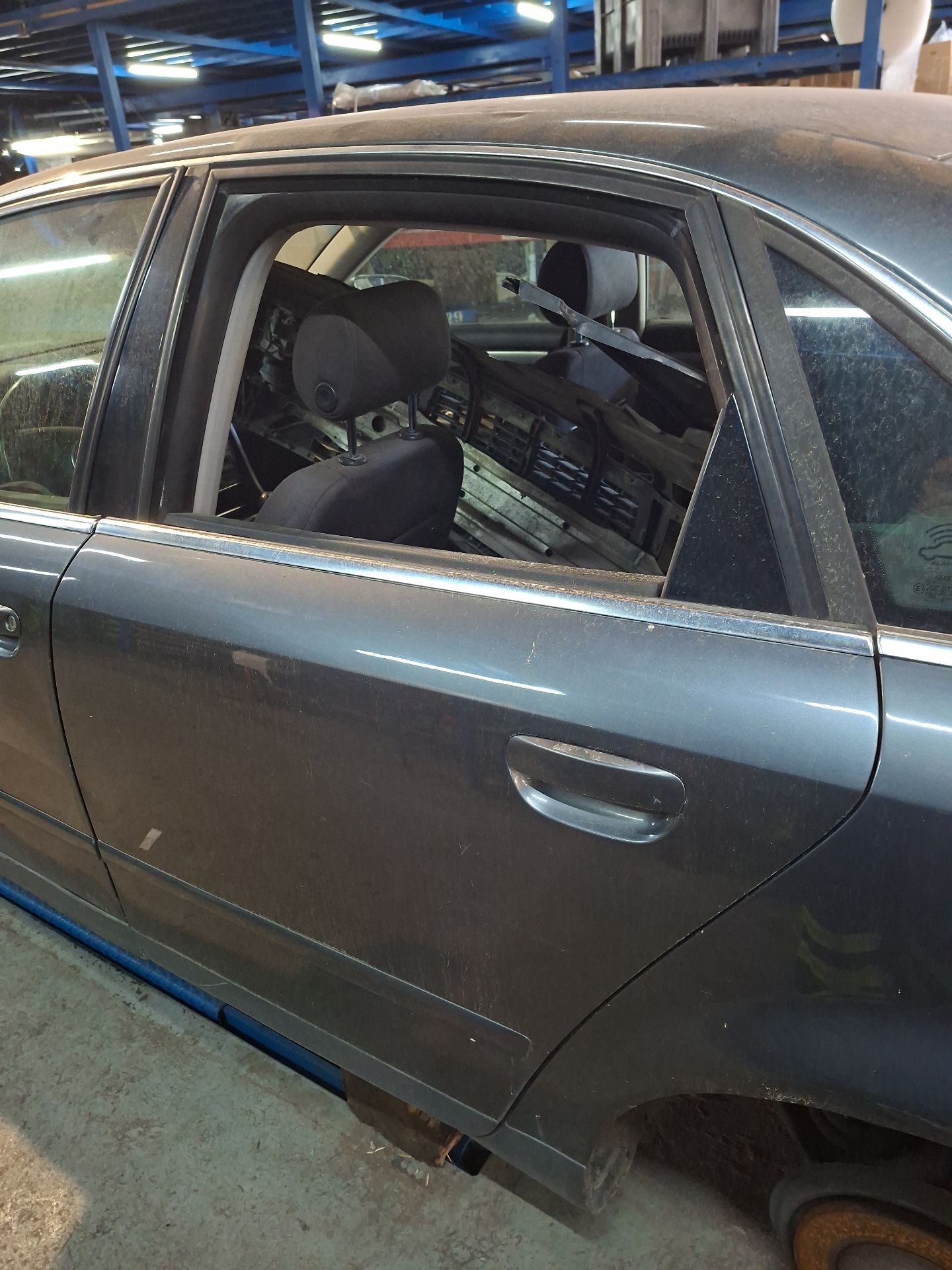 PUERTA TRASERA IZQUIERDA AUDI A4 