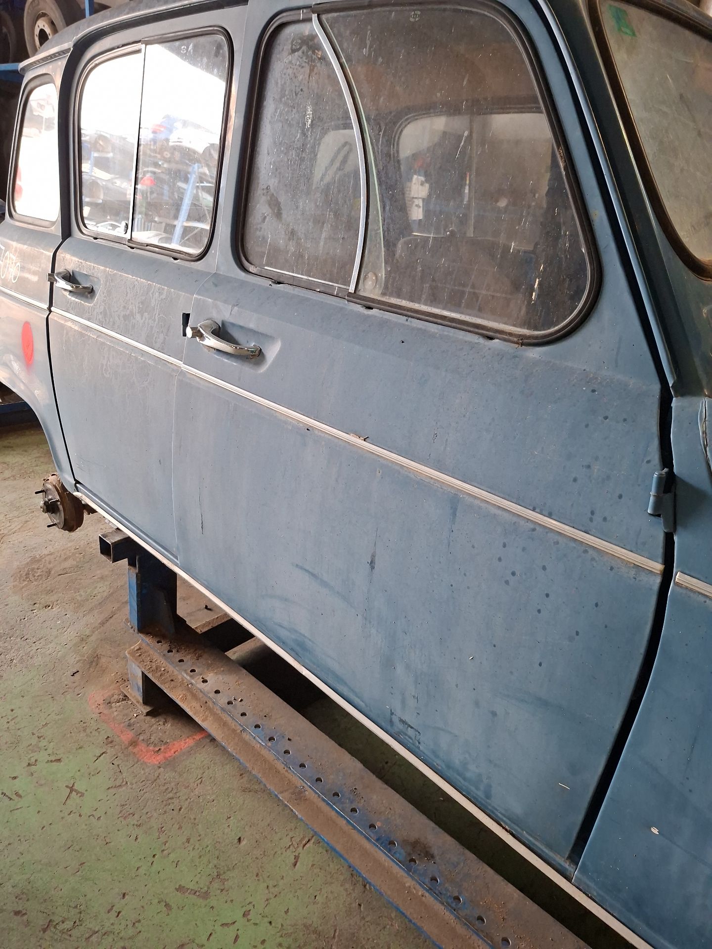 PUERTA DELANTERA DERECHA RENAULT 4 