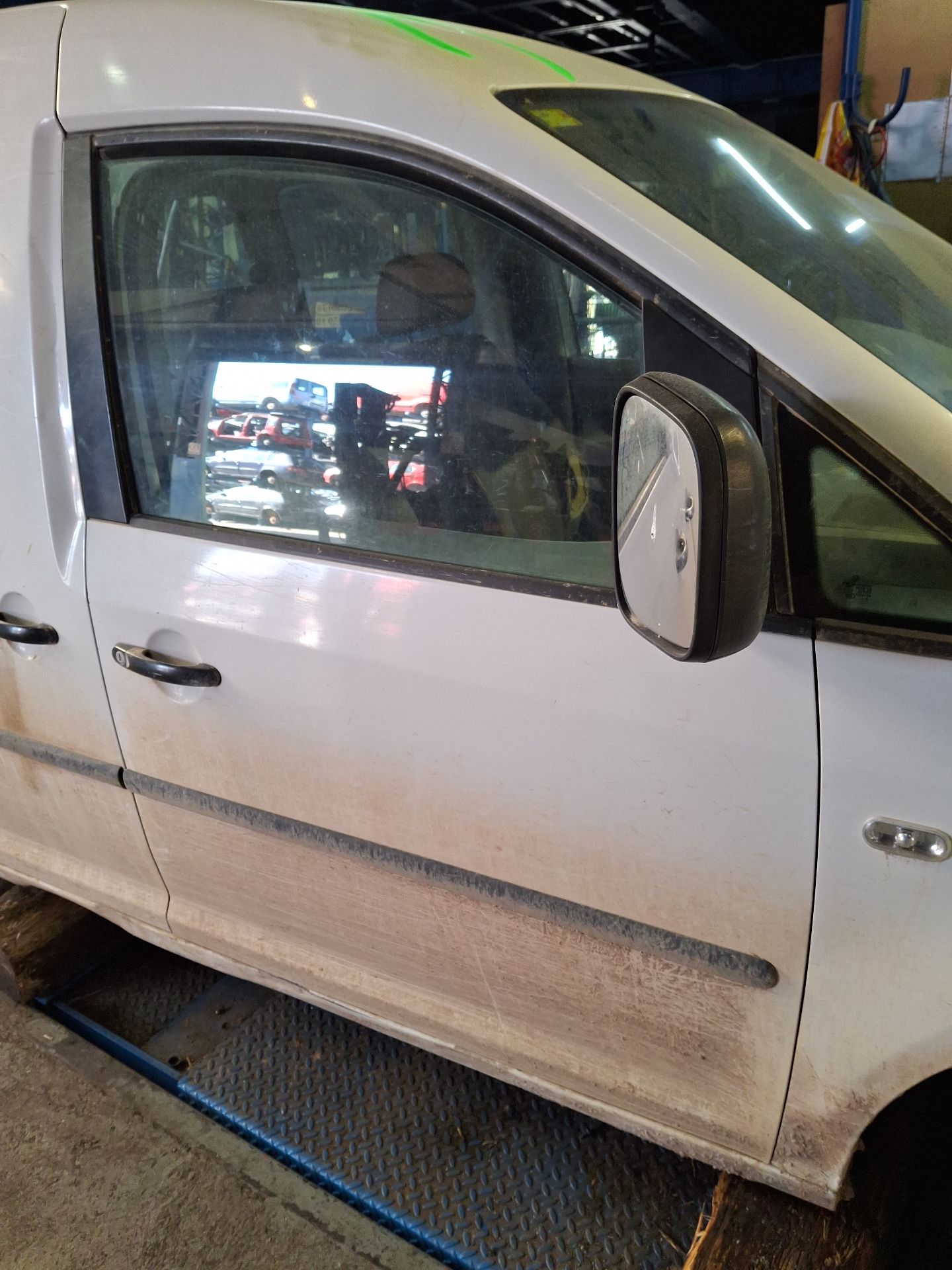 PUERTA DELANTERA DERECHA VOLKSWAGEN CADDY 