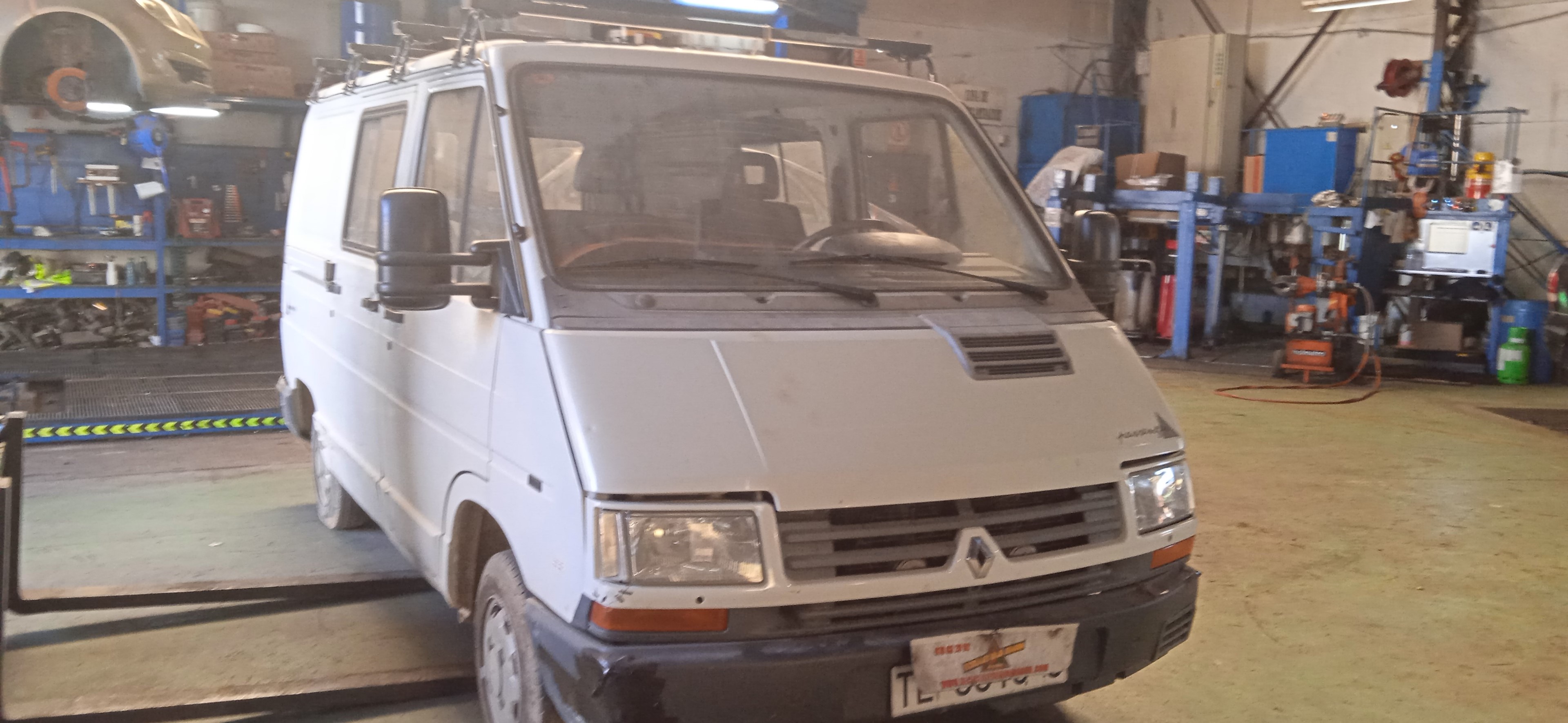 RETROVISOR IZQUIERDO RENAULT TRAFIC J8S