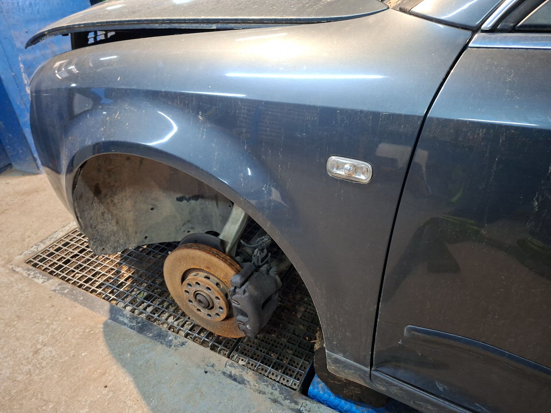 ALETA DELANTERA IZQUIERDA AUDI A4 