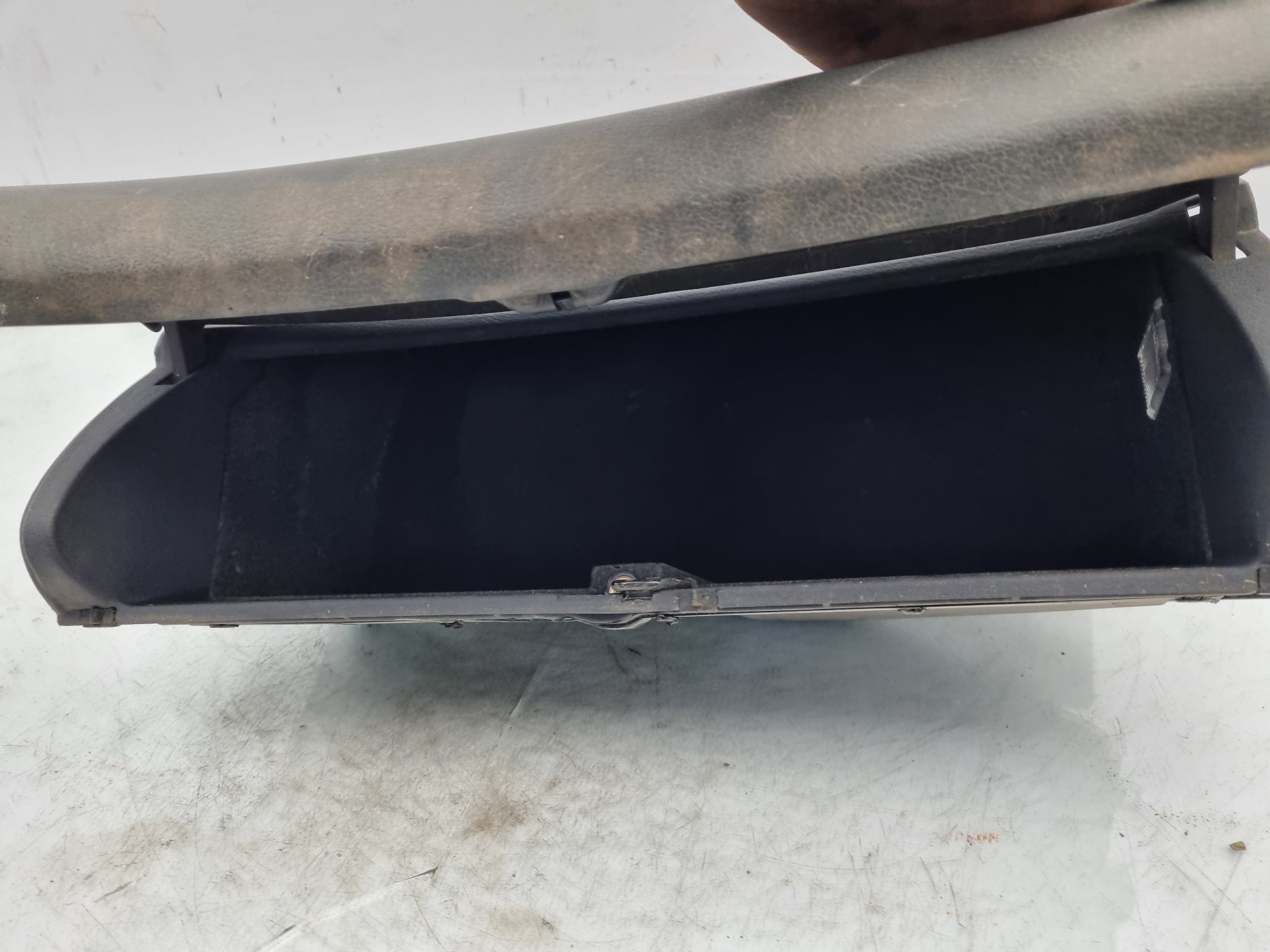 GUANTERA AUDI A4 APU