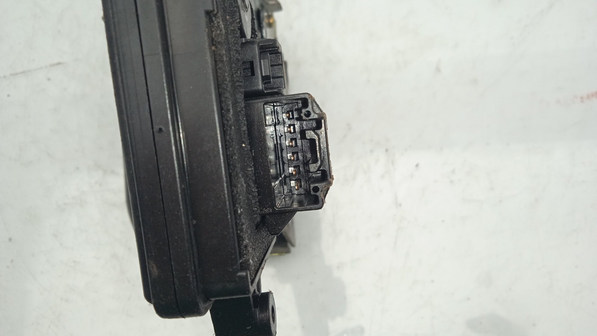 CERRADURA PUERTA DELANTERA DERECHA MAZDA 6 L8