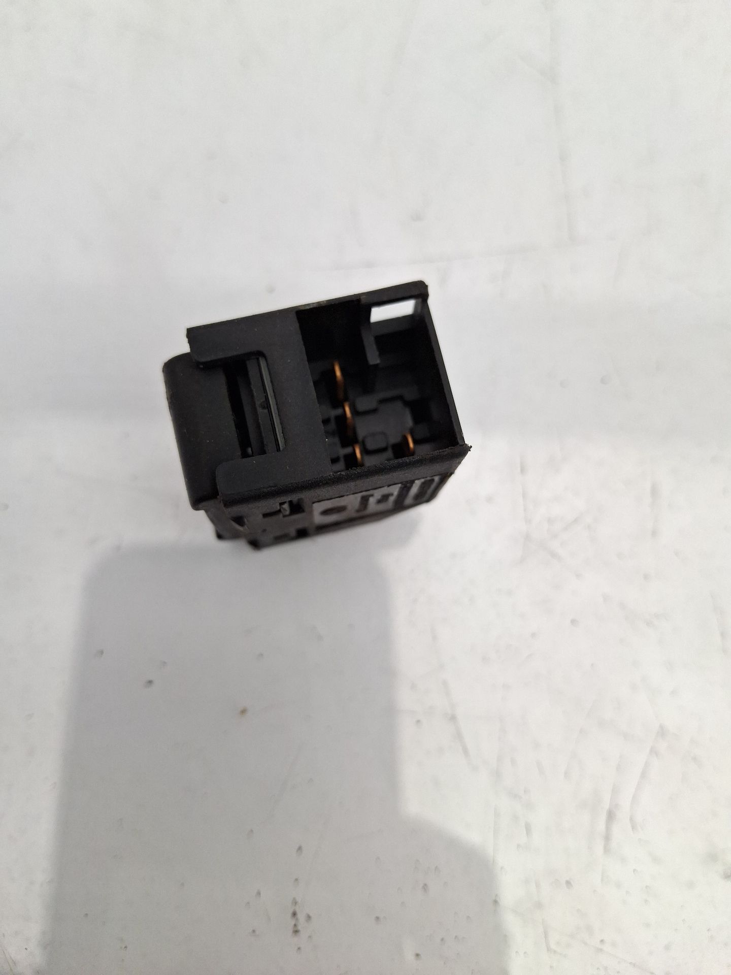 MANDO ELEVALUNAS DELANTERO DERECHO VOLKSWAGEN GOLF 
