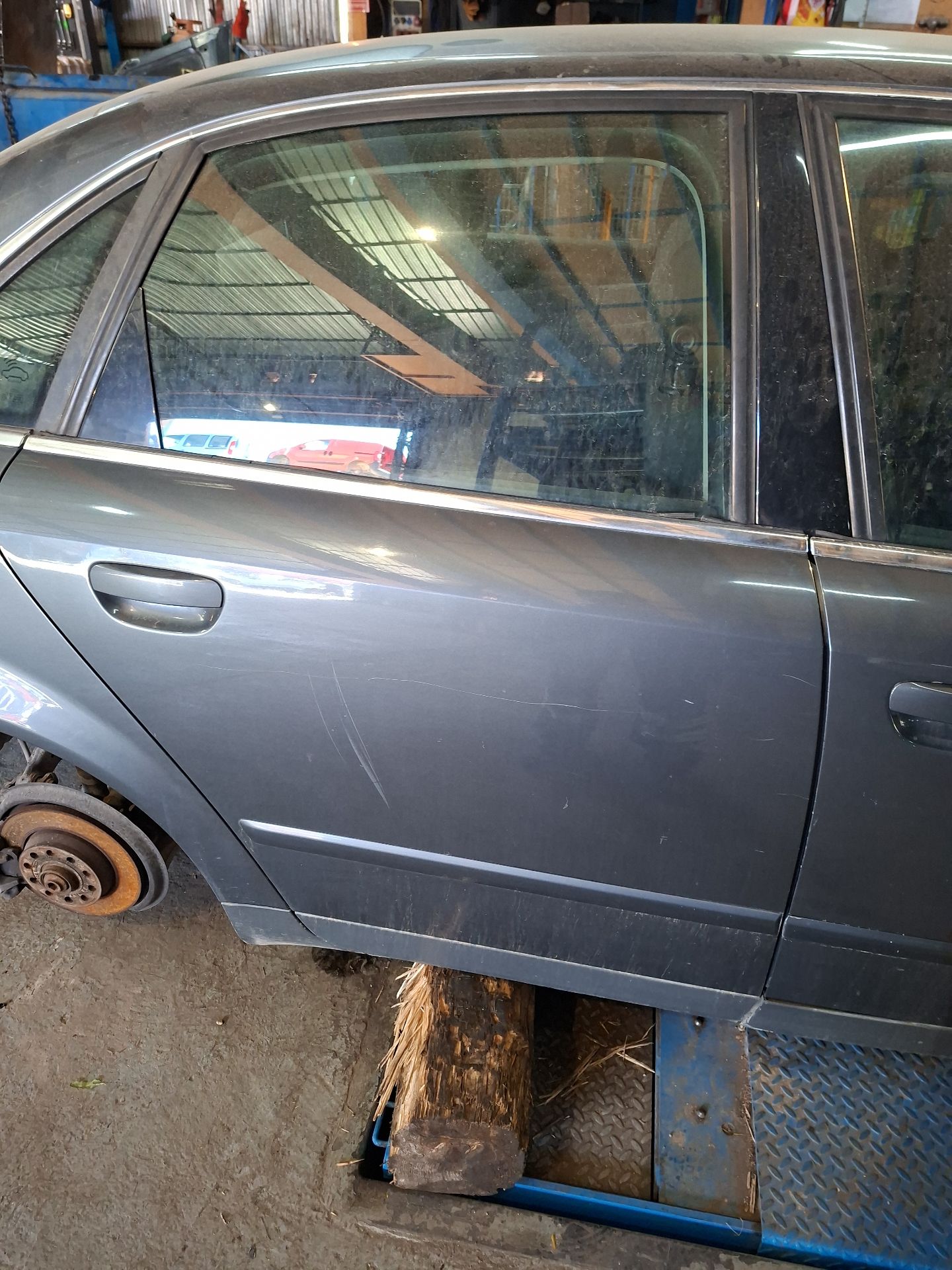 PUERTA TRASERA DERECHA AUDI A4 