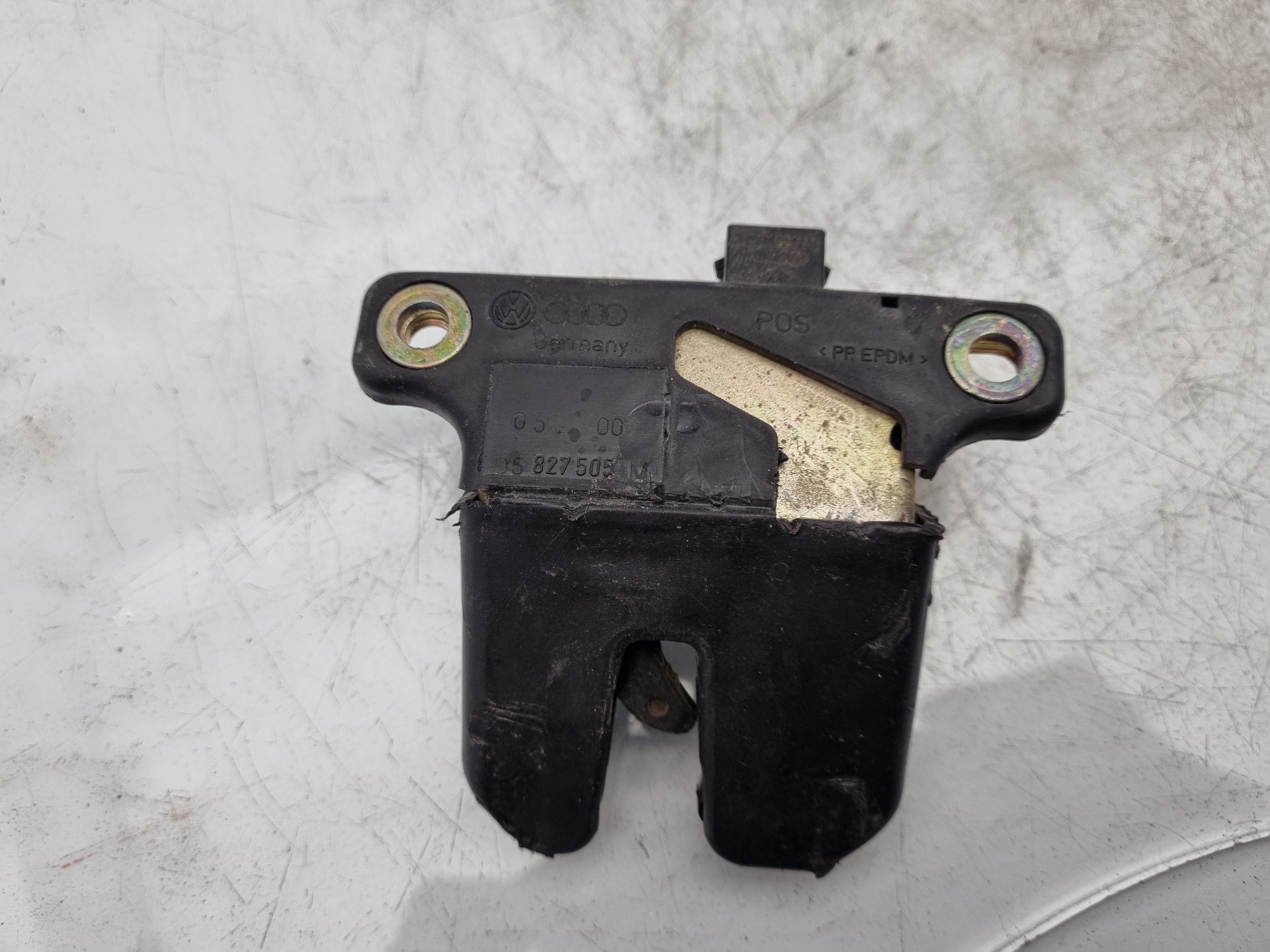 CERRADURA MALETERO / PORTON AUDI A4 APU