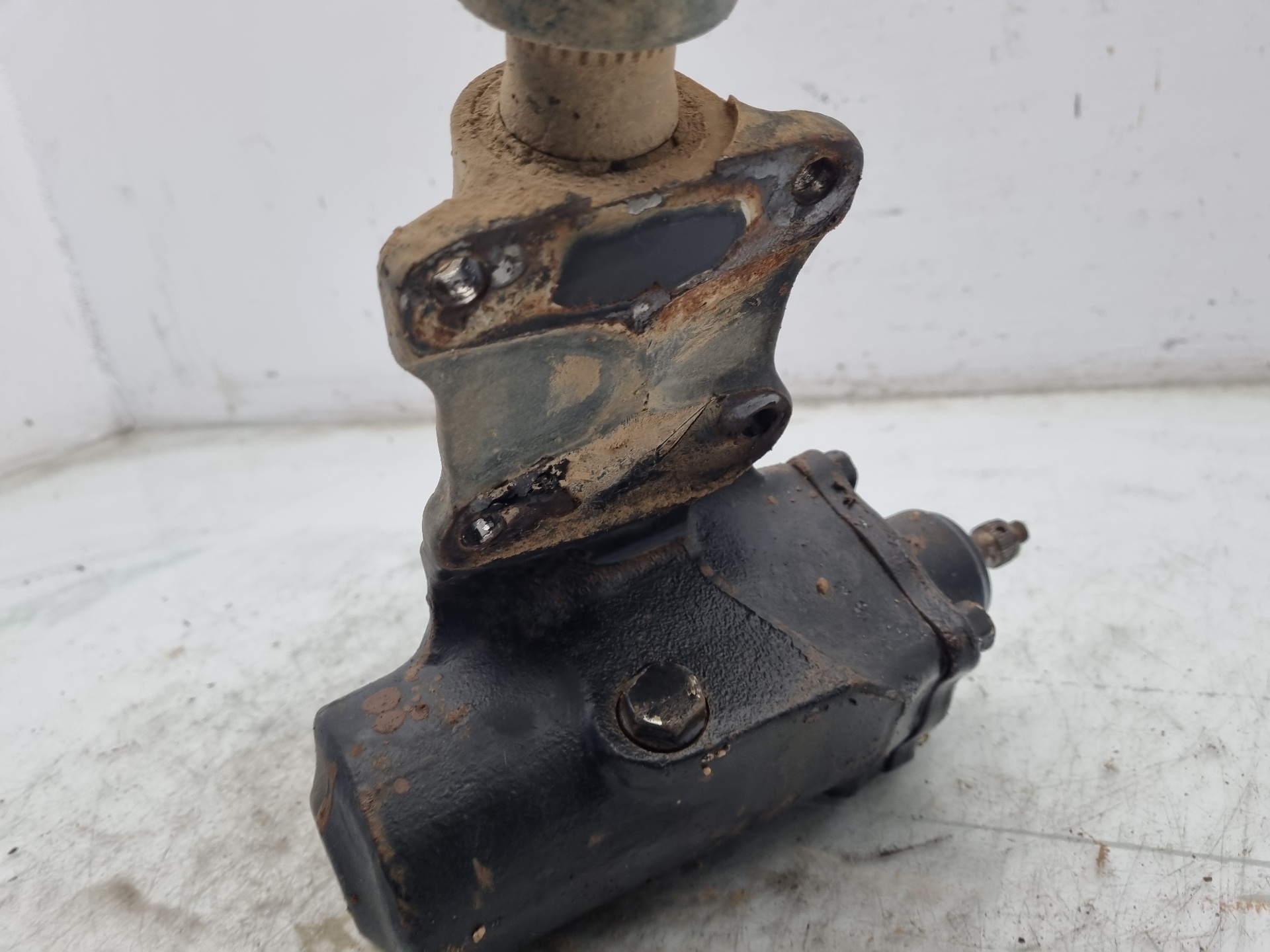 CAJA DIRECCION MITSUBISHI GALLOPER 4D56