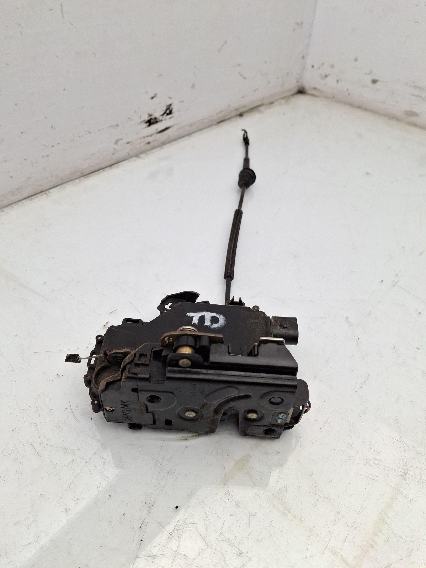 CERRADURA PUERTA TRASERA DERECHA VOLKSWAGEN GOLF 