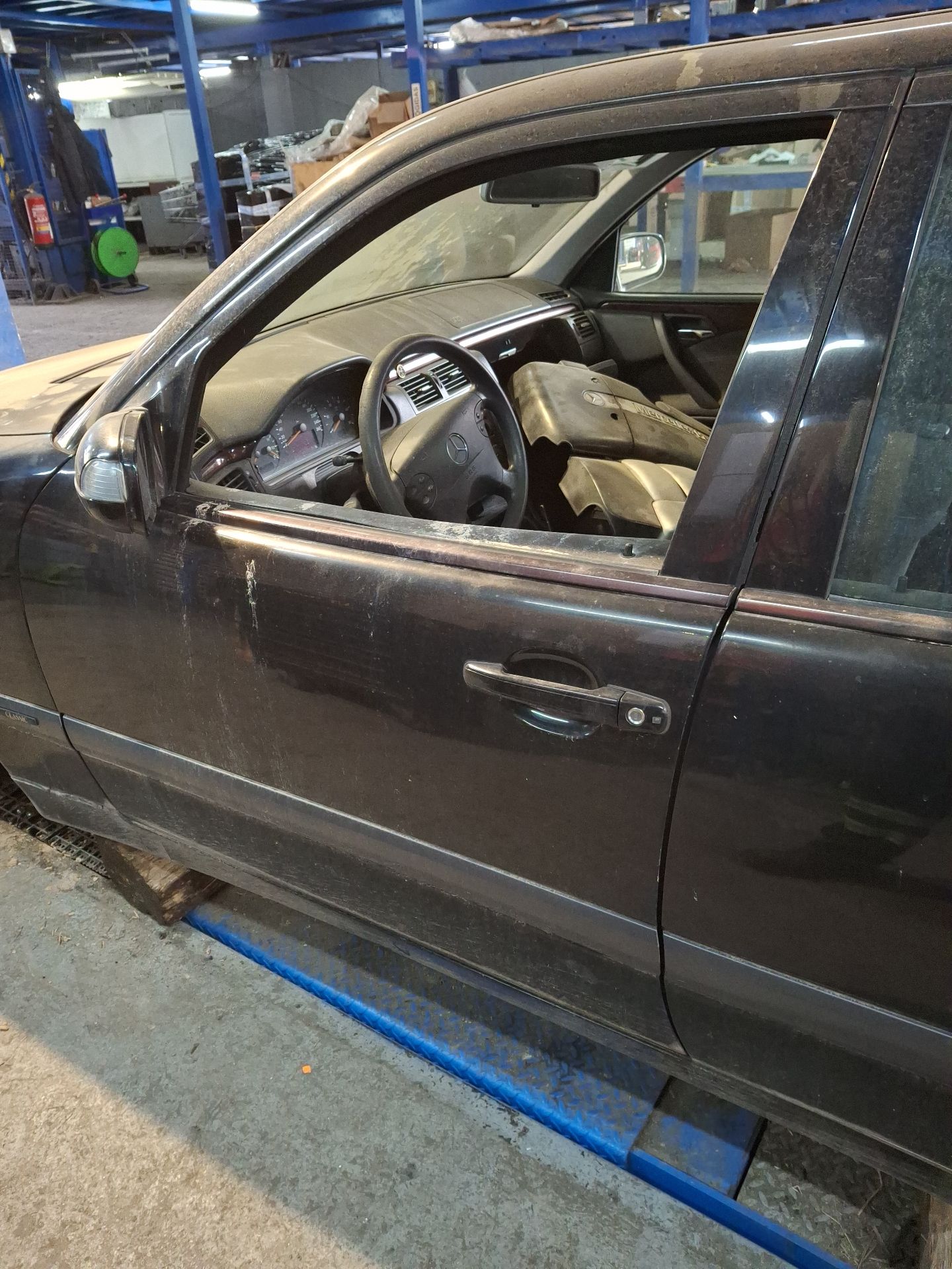 PUERTA DELANTERA IZQUIERDA MERCEDES-BENZ CLASE E 