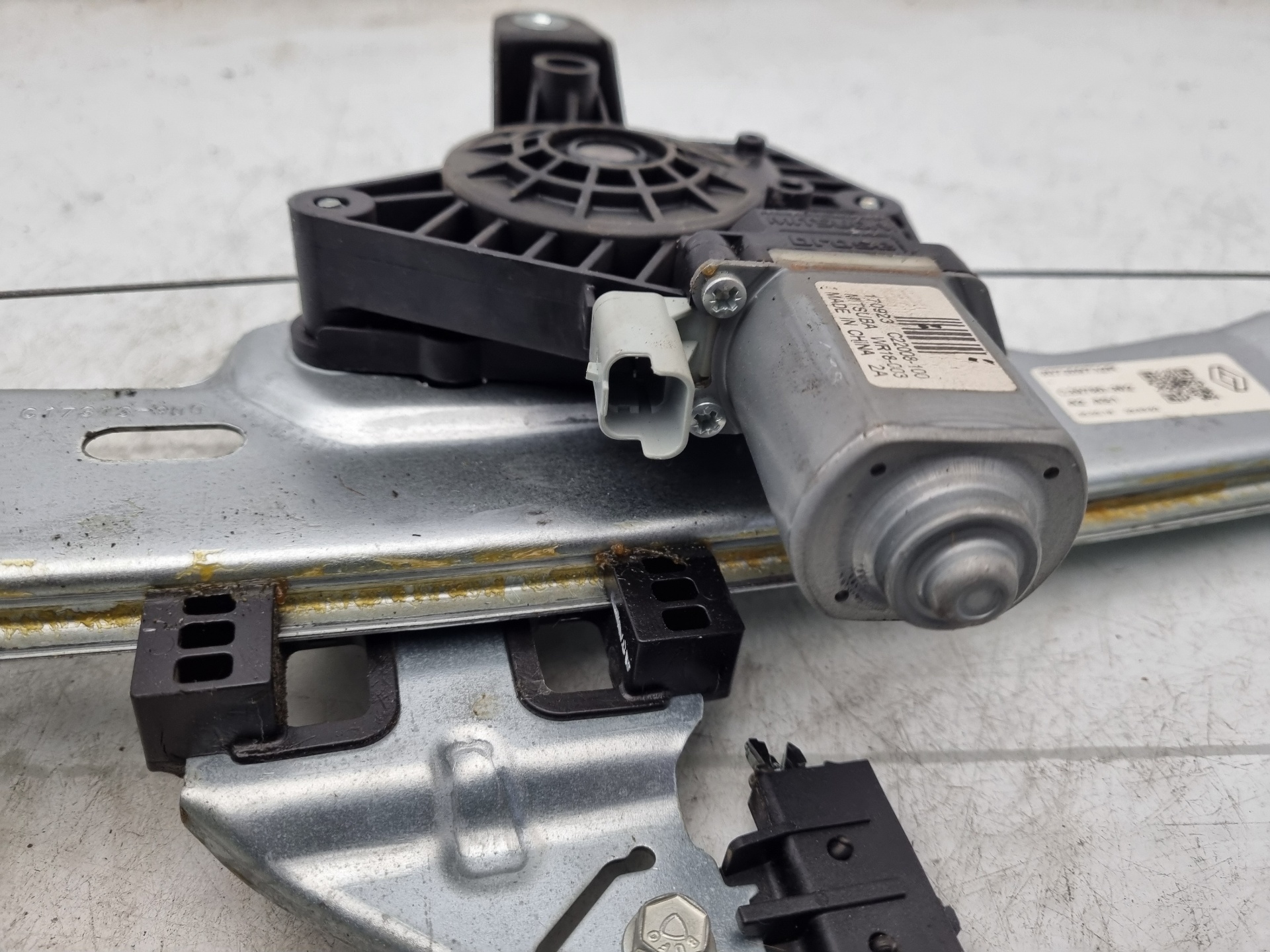 ELEVALUNAS DELANTERO DERECHO RENAULT KADJAR MR16