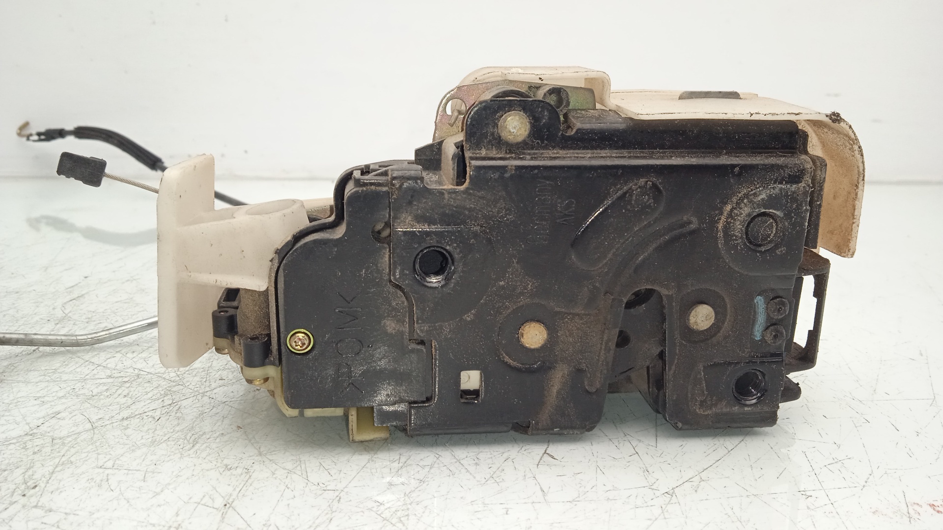 CERRADURA PUERTA DELANTERA DERECHA VOLKSWAGEN PASS AVF