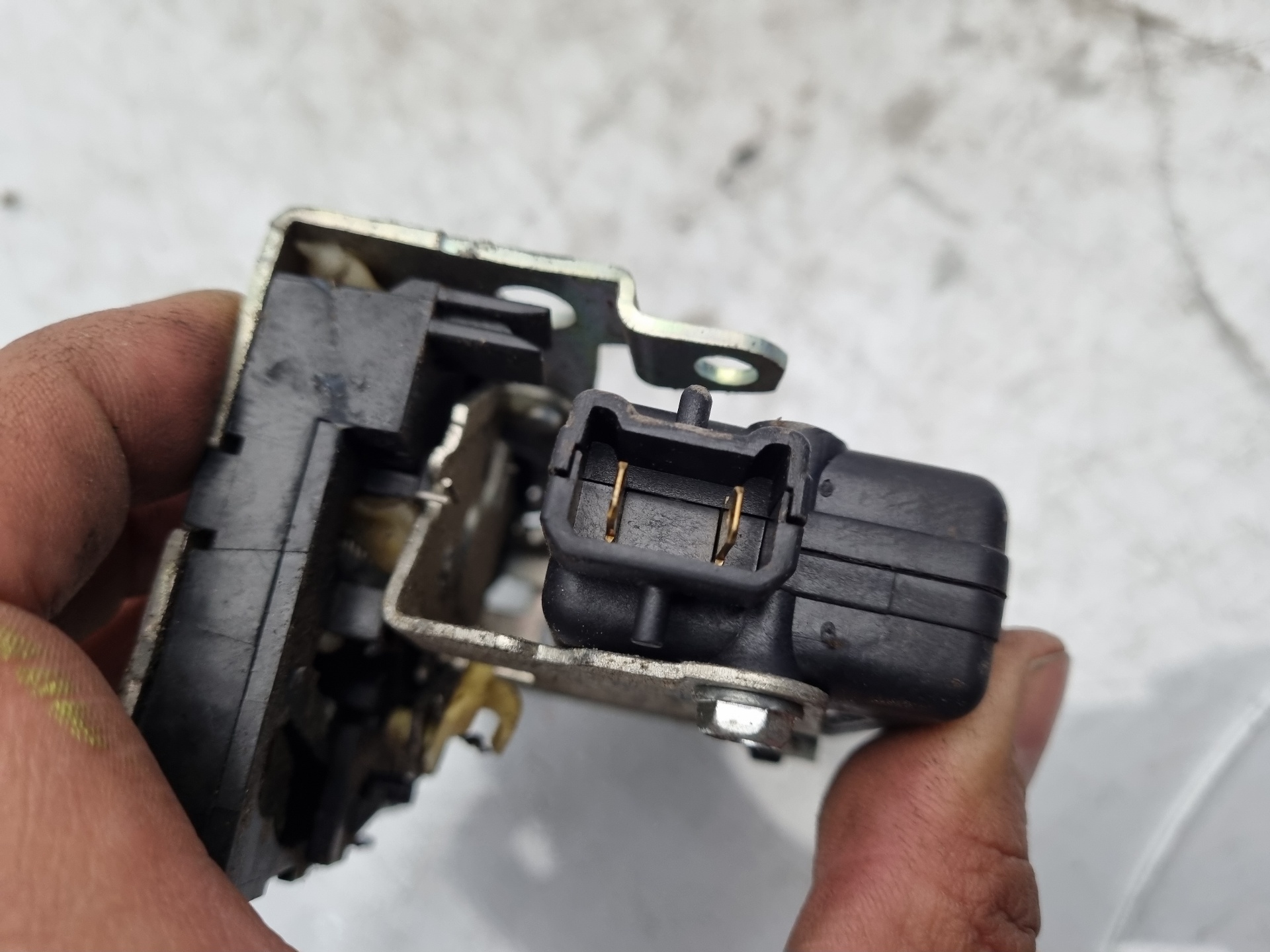 CERRADURA PUERTA TRASERA IZQUIERDA DACIA SANDERO K9K E8