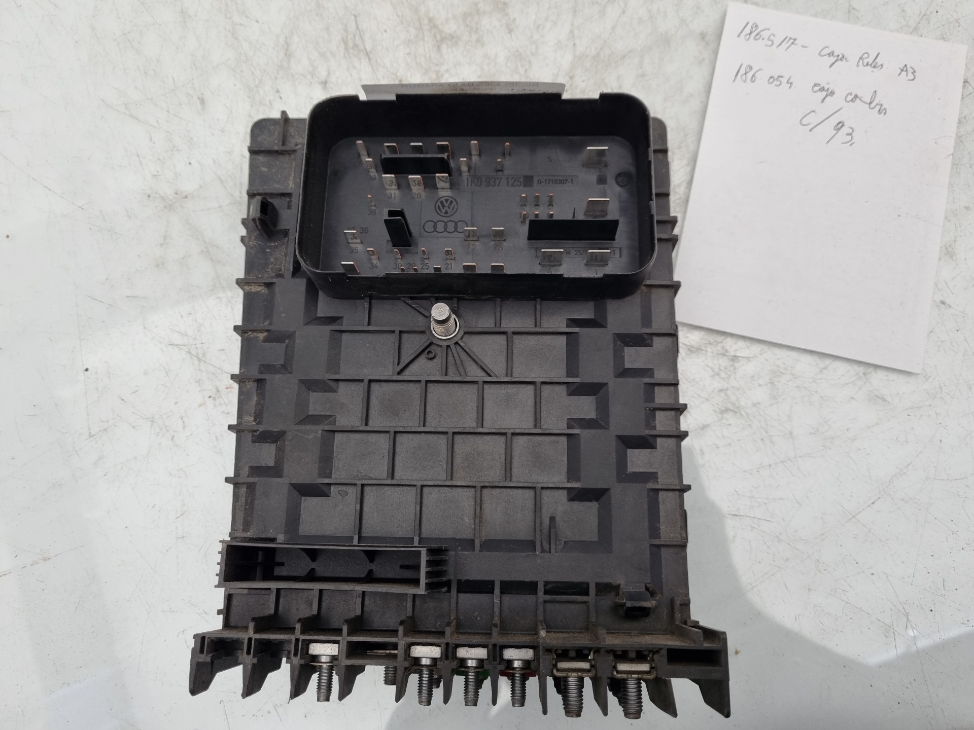 CAJA RELES / FUSIBLES AUDI A3 BMN