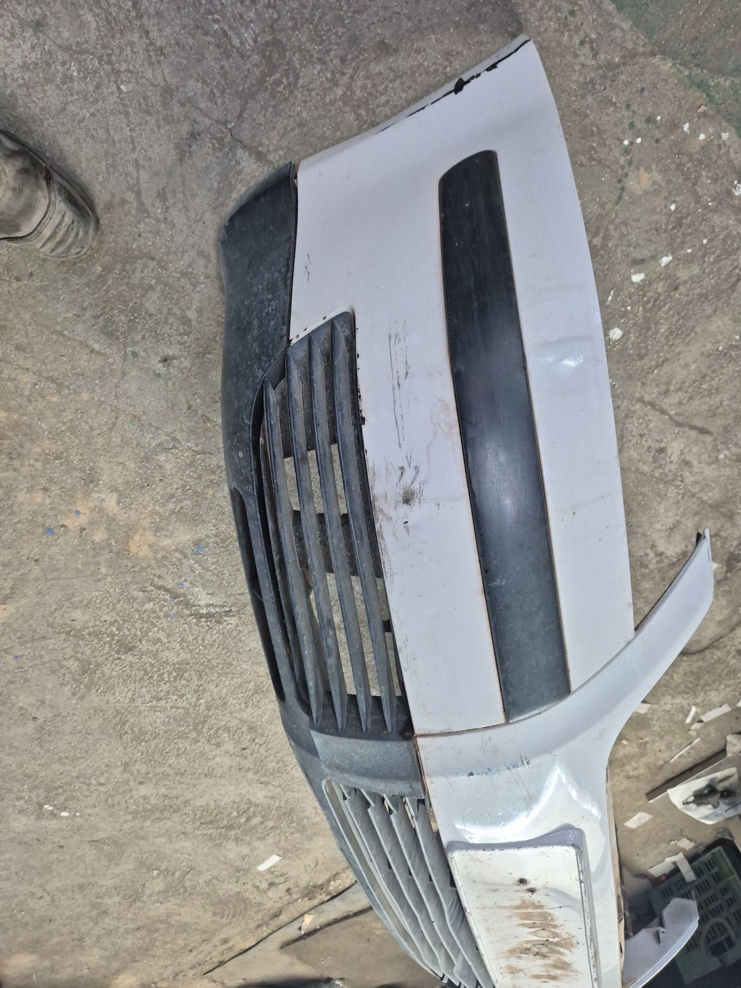 PARAGOLPES DELANTERO VOLKSWAGEN PASSAT 